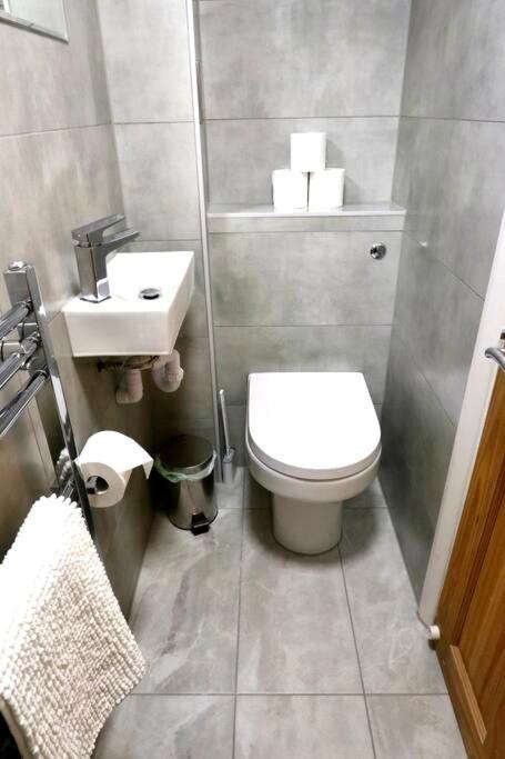 3 Bedroom Prime Angel Location