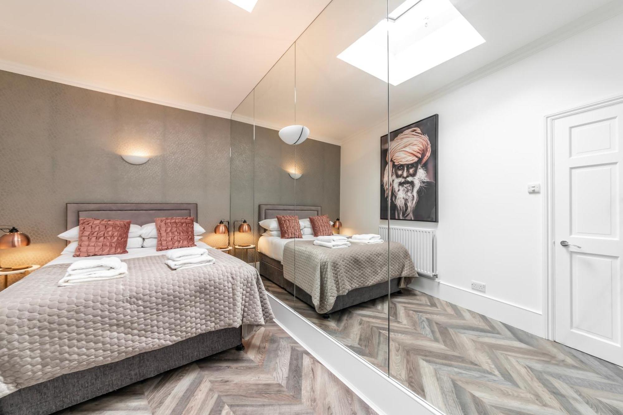 Casa de férias Secret Kensington Garden Mews: Spacious 2-bedroom House With Private Patio