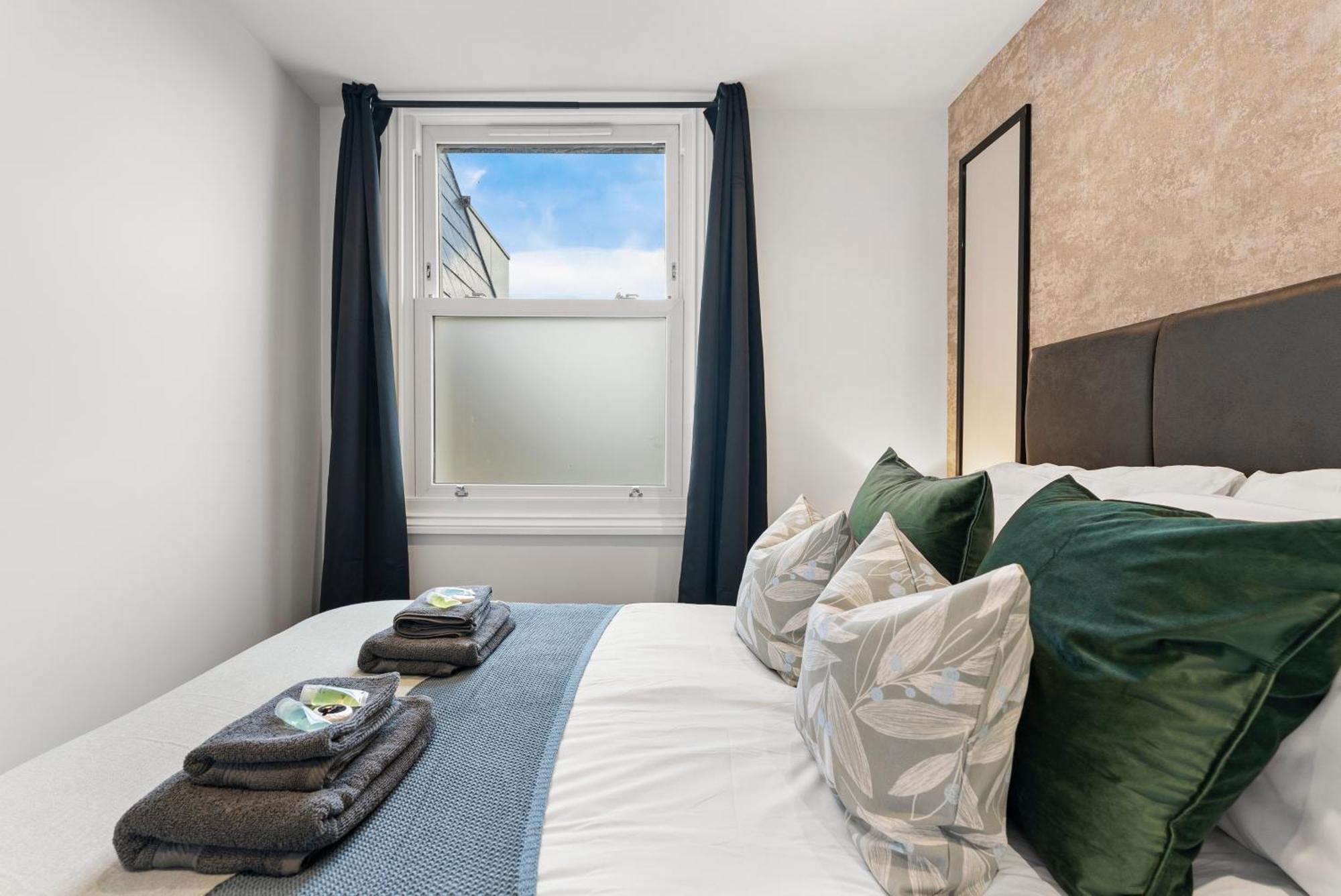 Apartment Peaceful Retreat With Balcony - Sleeps 9