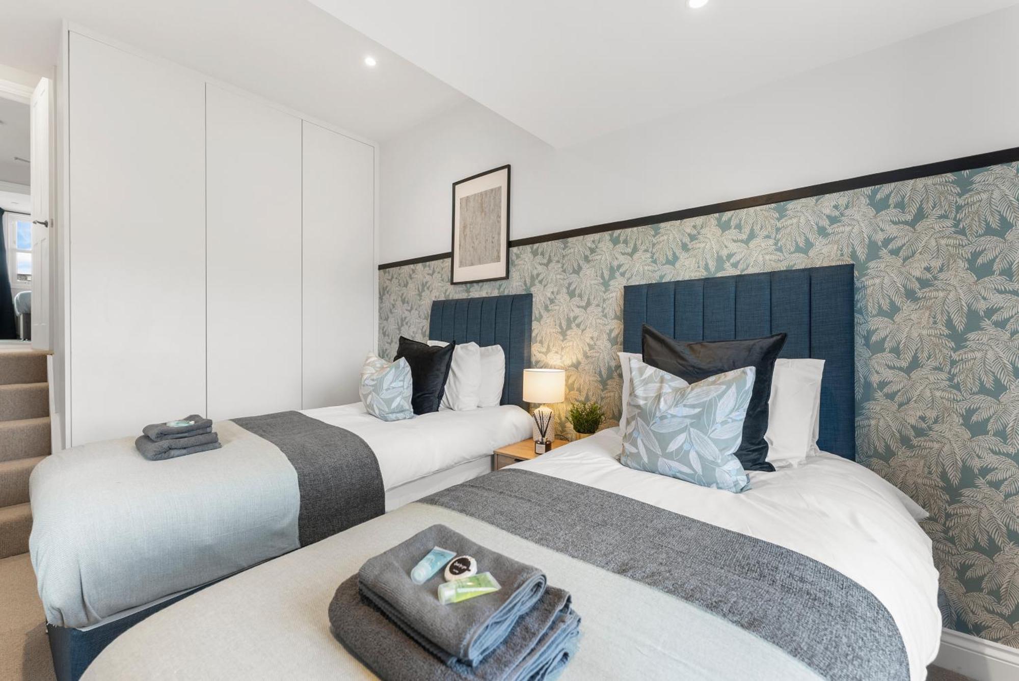 Peaceful Retreat With Balcony - Sleeps 9