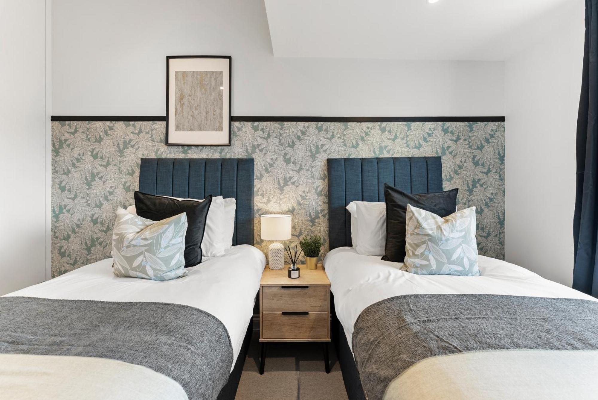 Peaceful Retreat With Balcony - Sleeps 9 *