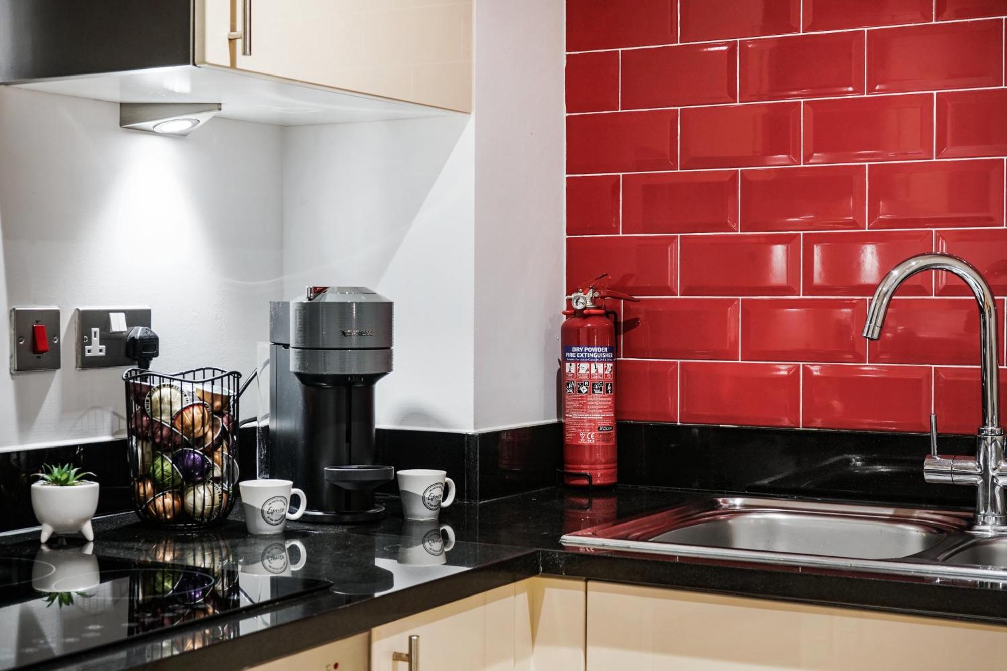 Appartement Spacious 1 Bed Flat With Balcony Minutes Walk To Canary Wharf Londen