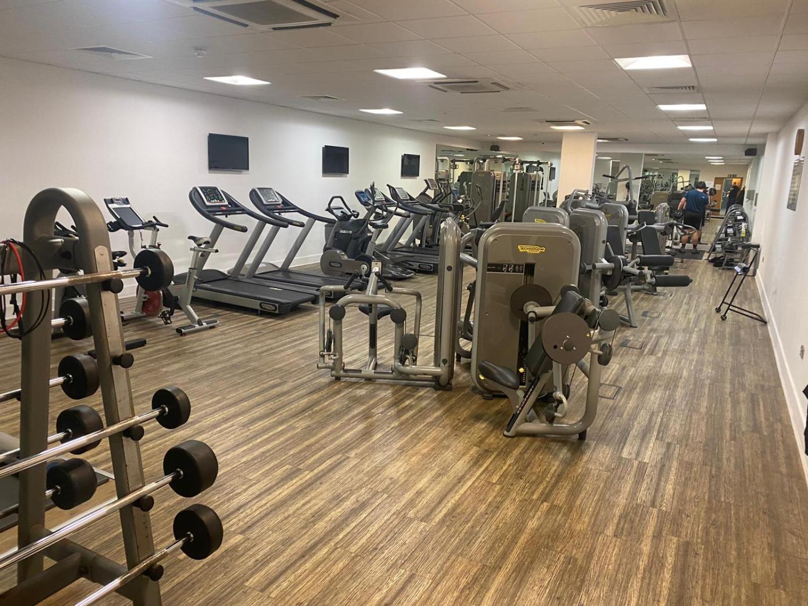 Spacious 1 Bed Flat With Balcony Minutes Walk To Canary Wharf Londen