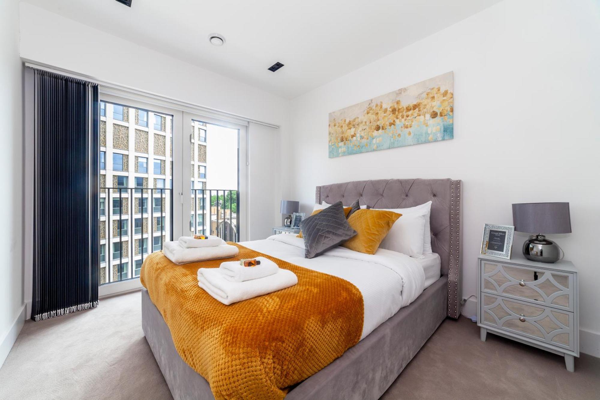 Stylish 2bdr Flat, Comm Garden I Smarthost London