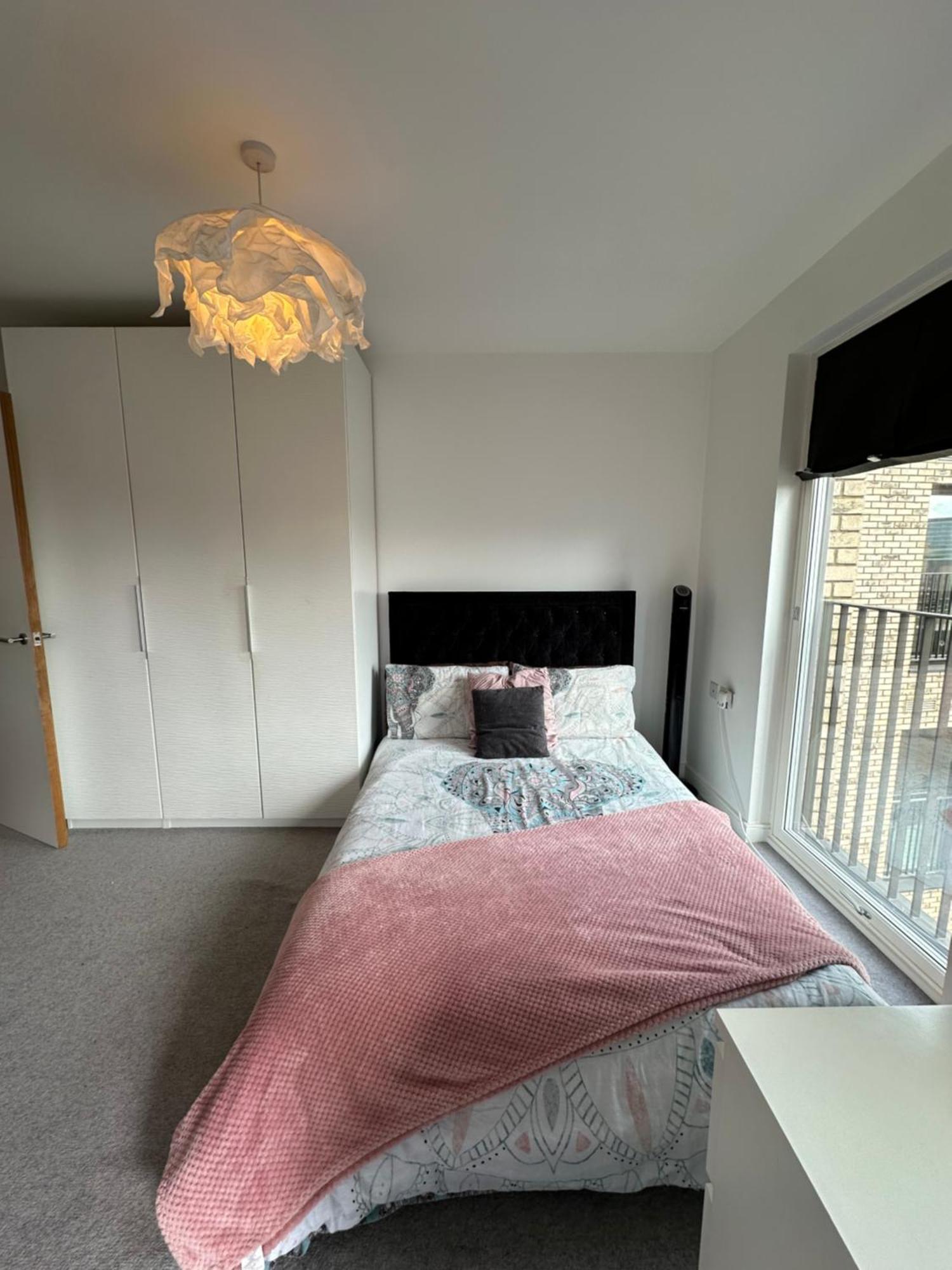 Luxury 3 Bedroom Flat In Stratford, Appartement Londres