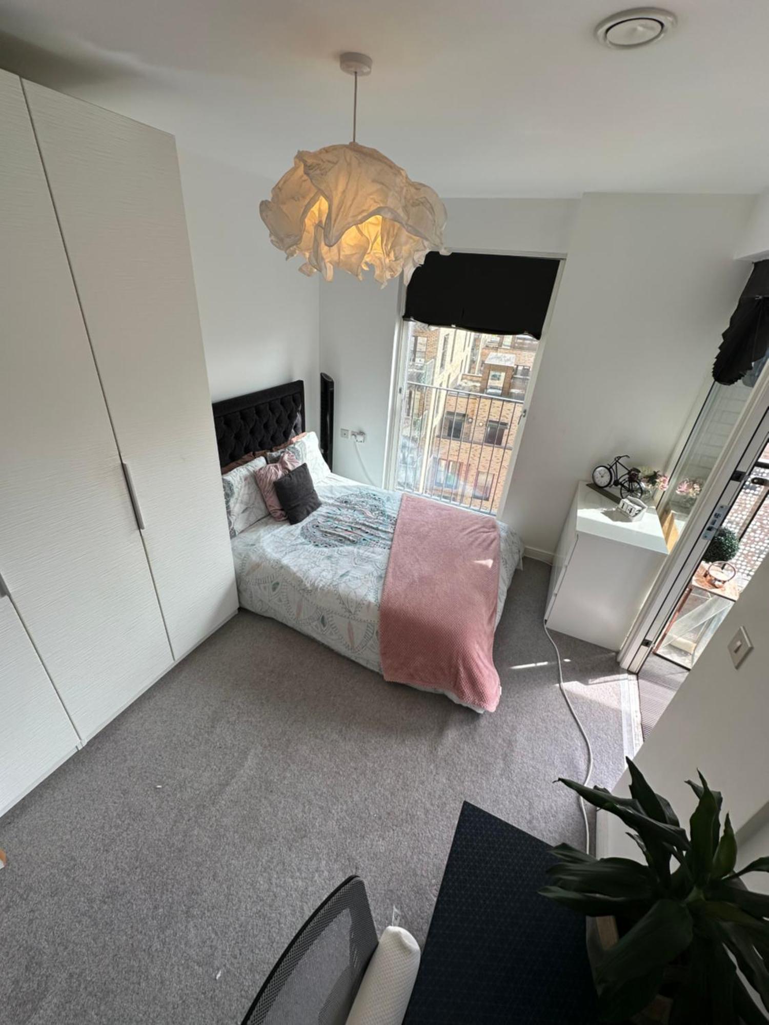 Luxury 3 Bedroom Flat In Stratford, * Londres