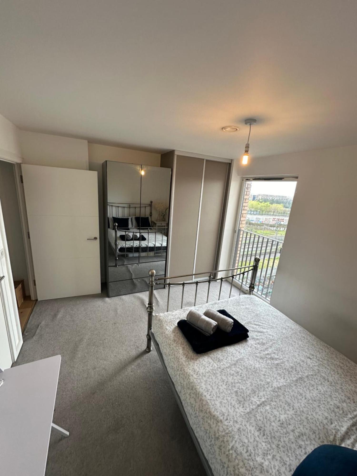 Luxury 3 Bedroom Flat In Stratford, Londres