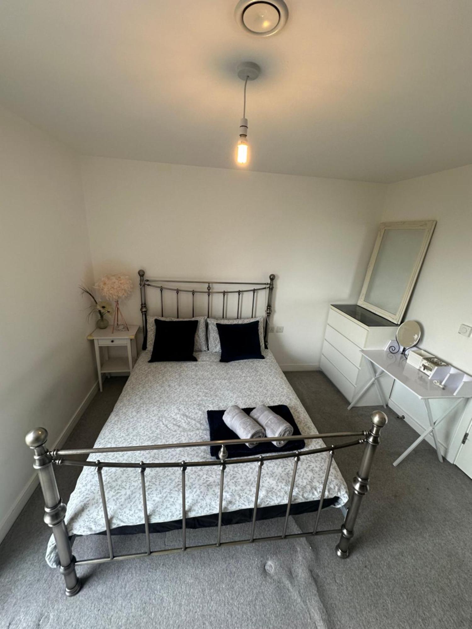 Luxury 3 Bedroom Flat In Stratford, Appartement Londres