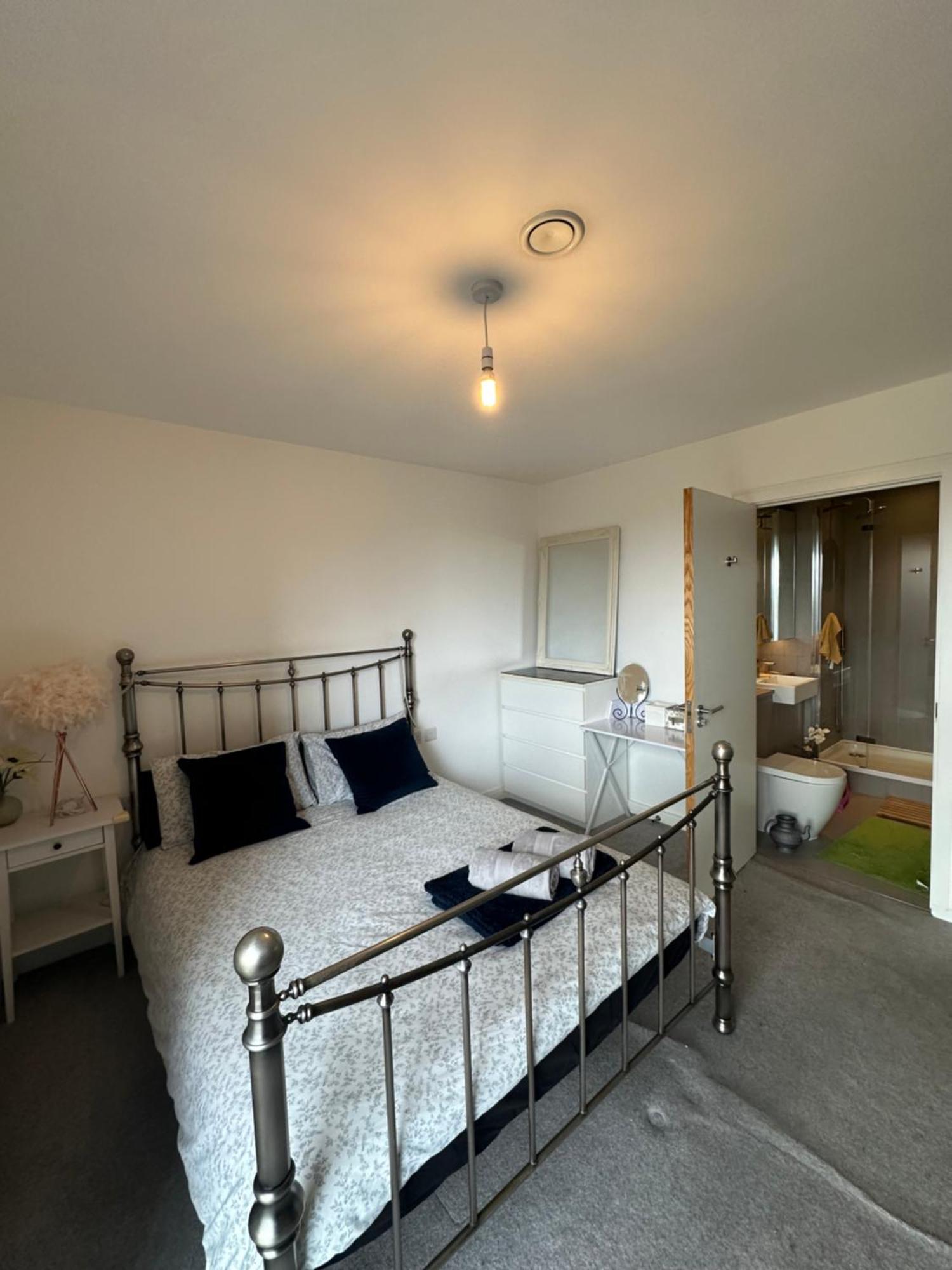 Luxury 3 Bedroom Flat In Stratford, Londres