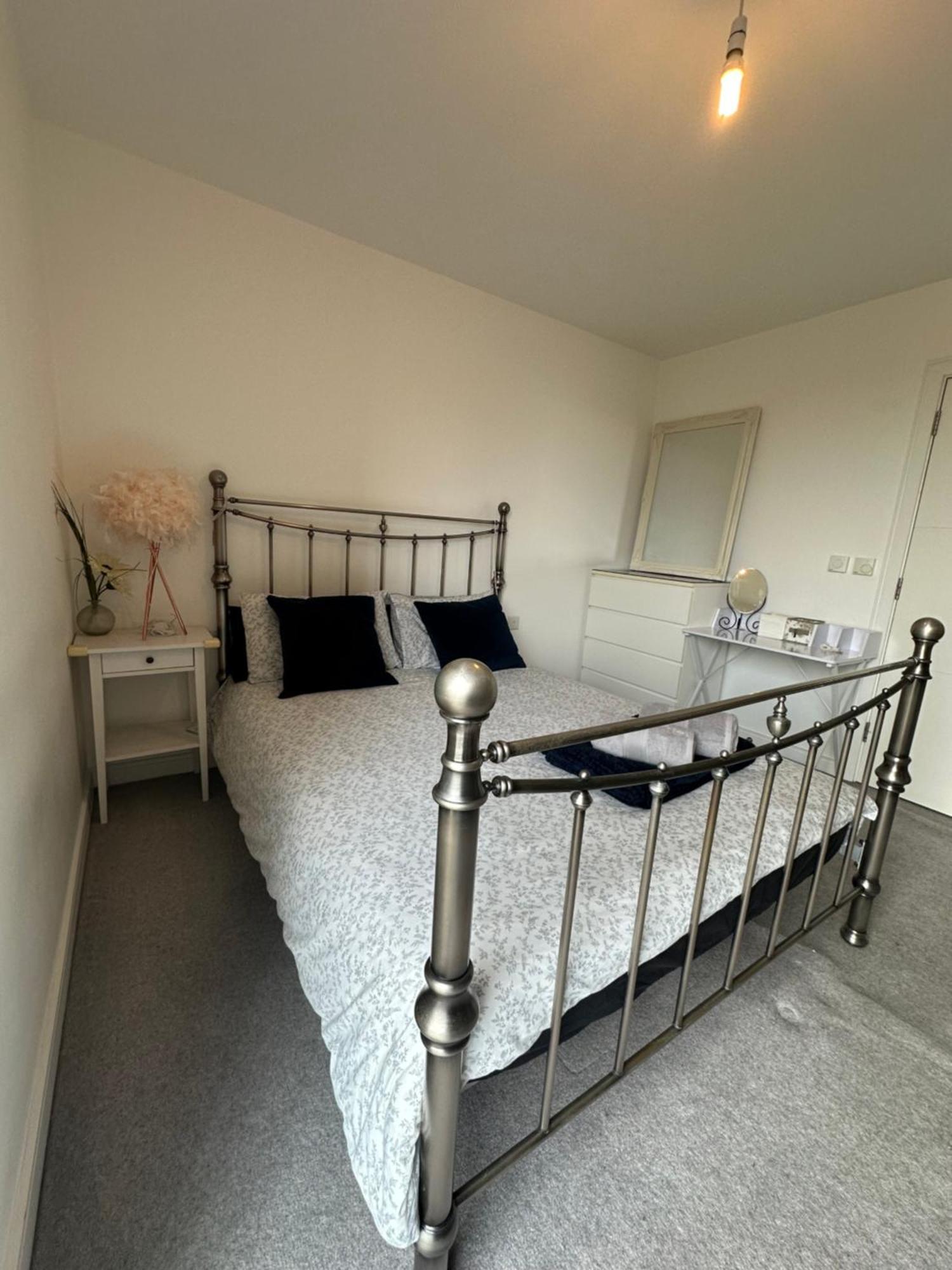 Luxury 3 Bedroom Flat In Stratford, * Londres