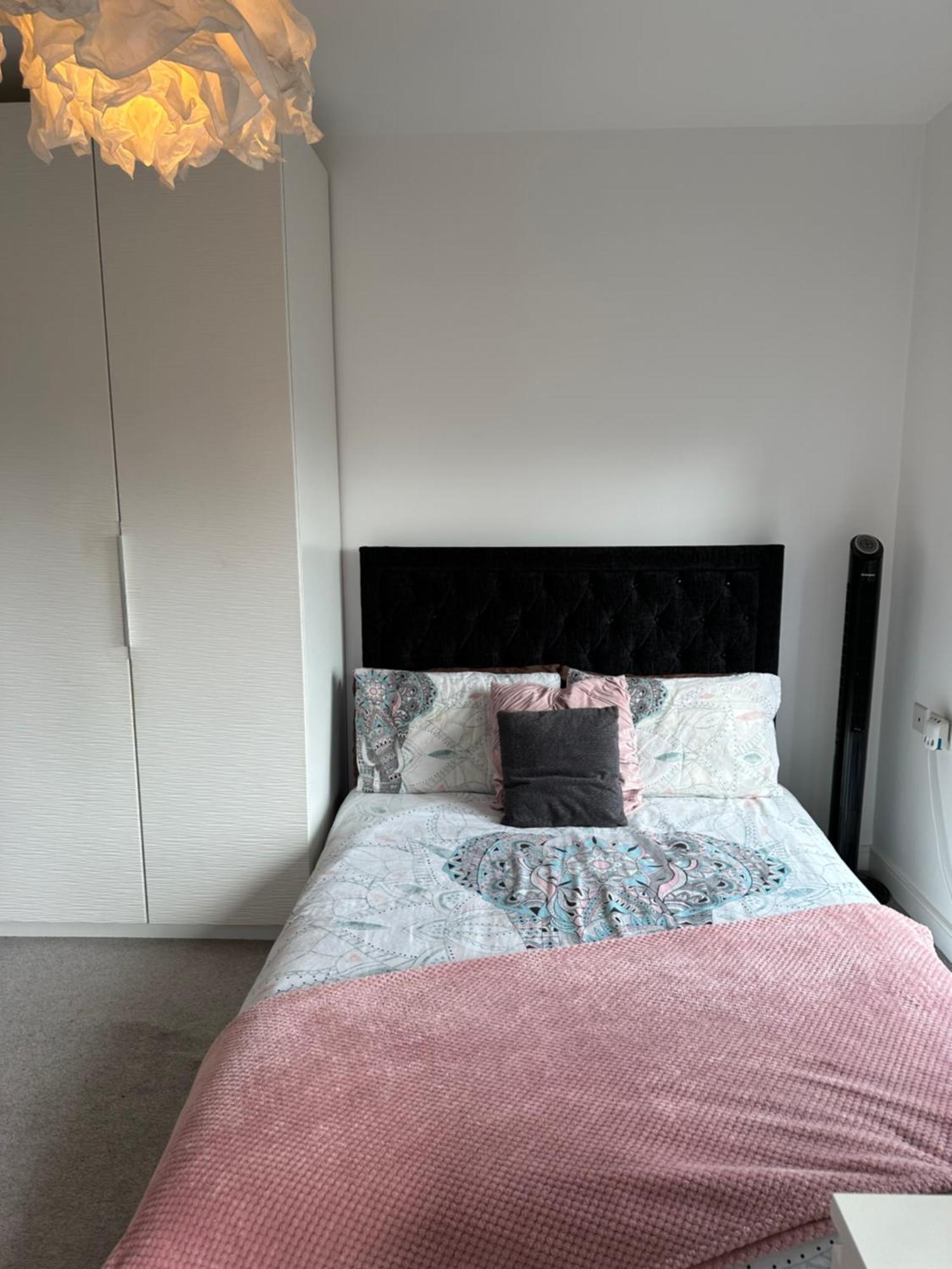 Luxury 3 Bedroom Flat In Stratford, *