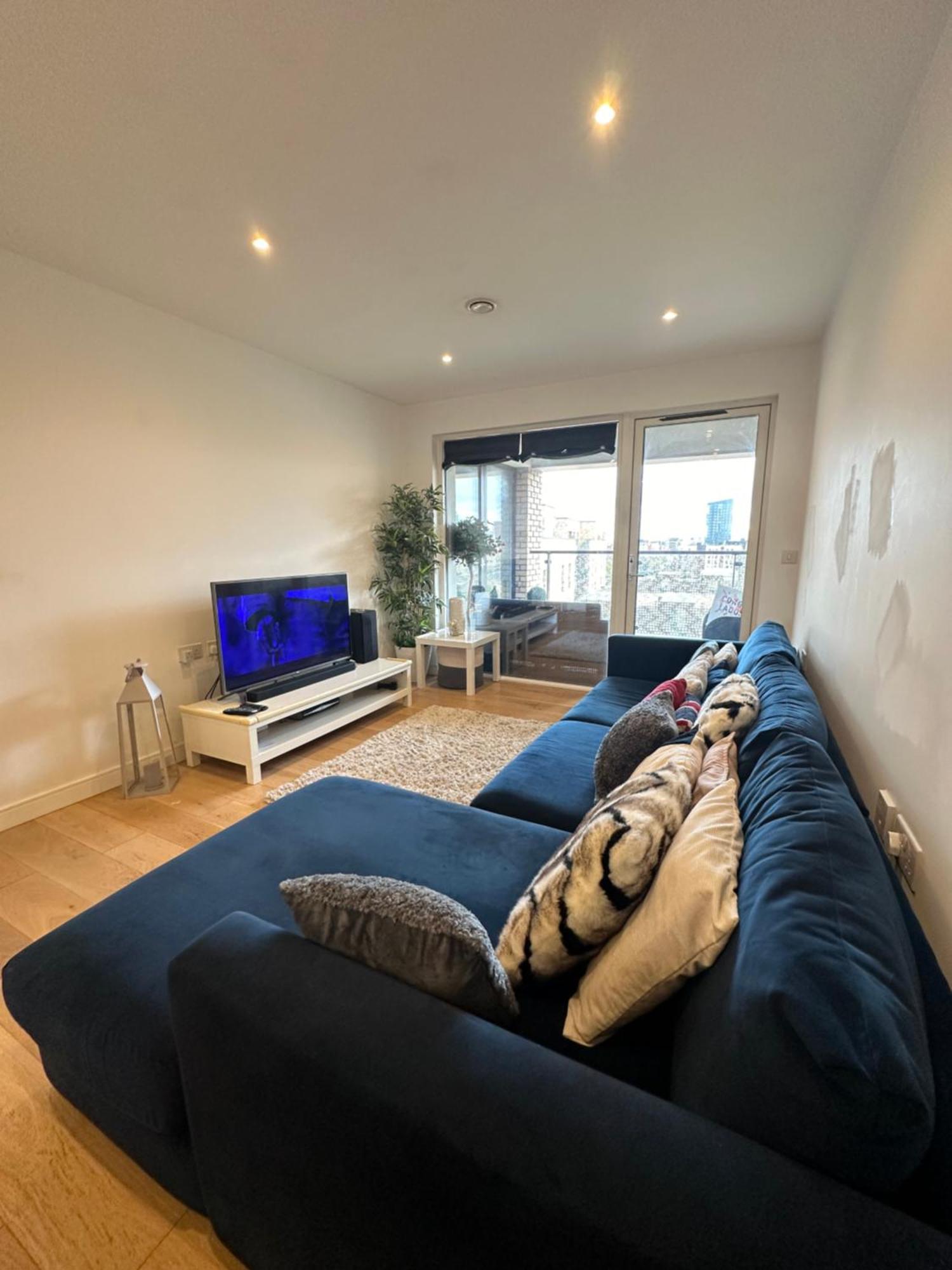 Luxury 3 Bedroom Flat In Stratford, *