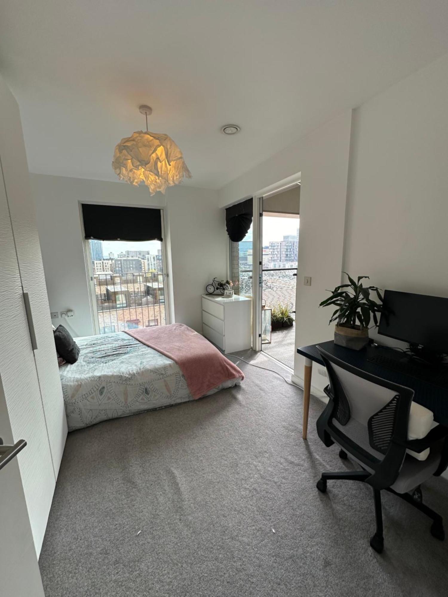 Luxury 3 Bedroom Flat In Stratford, *