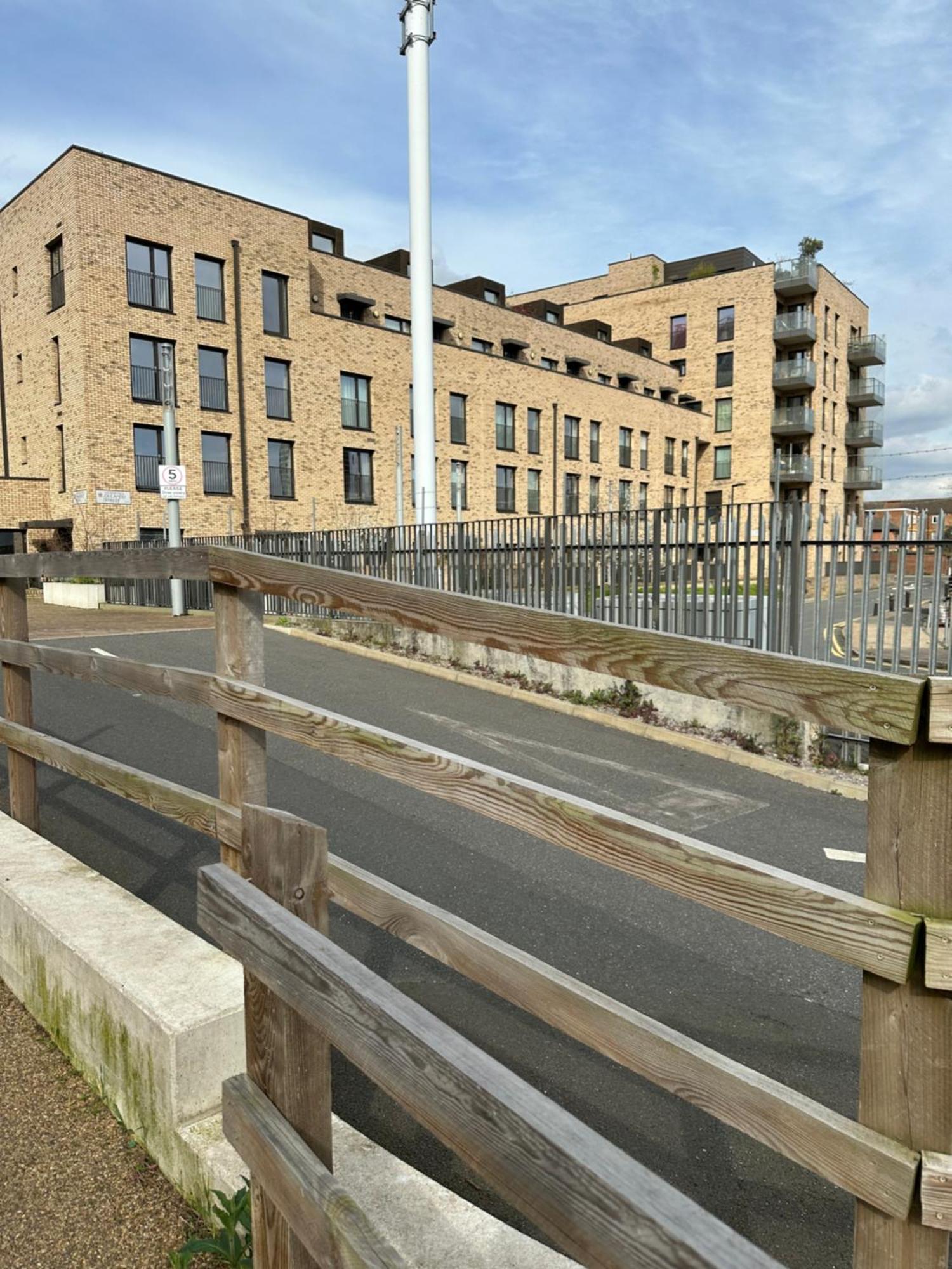 Luxury 3 Bedroom Flat In Stratford, Londres