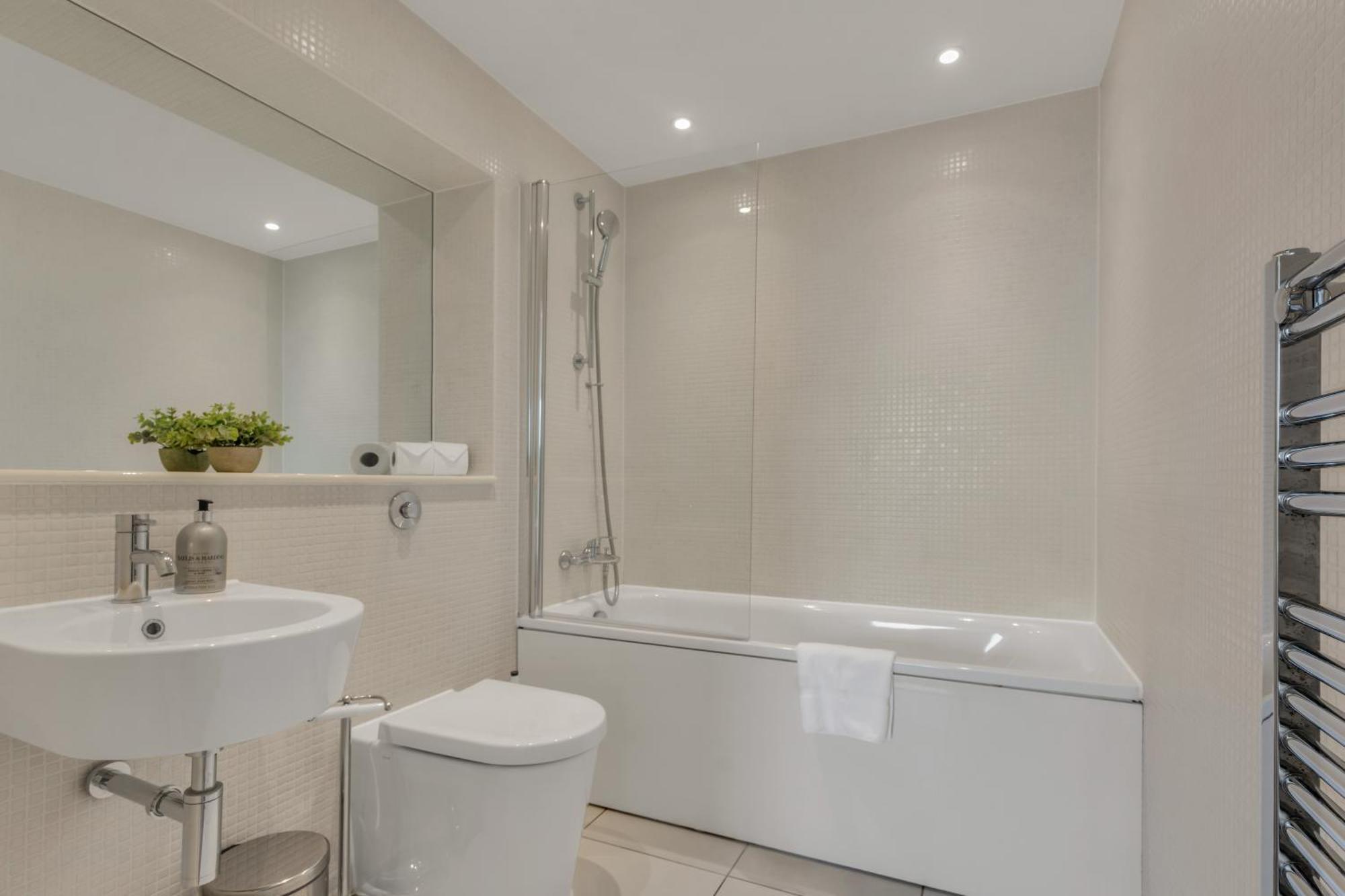 Mysquare Lanterns Way At Canary Wharf Appartement