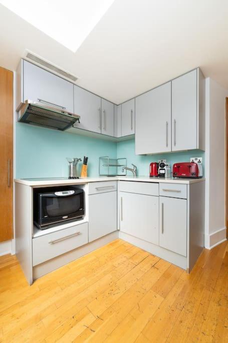 Piccadilly Circus-west End Central Studio London