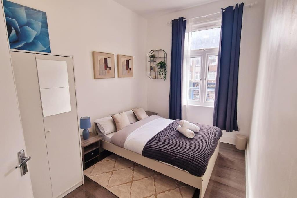2 Bed Apartment, Near Canary Wharf, O2, Excel, Airport * Londen