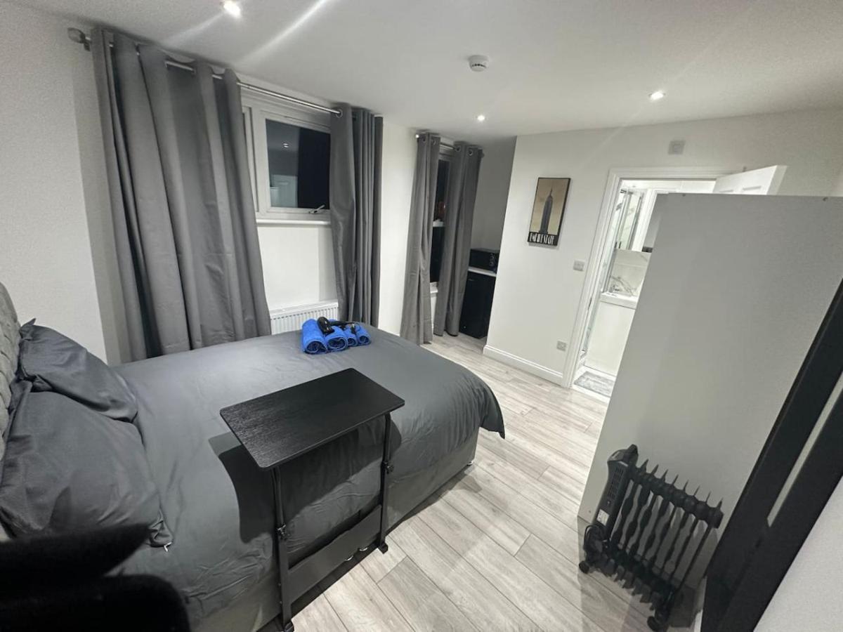 Guest house Waterloo 10mins Away *