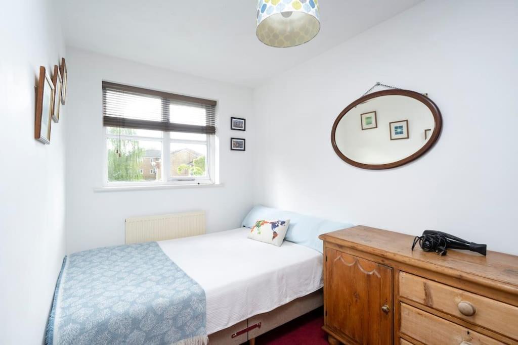 Victoria Park 2 Bedroom House W/ Garden & Parking * Londen