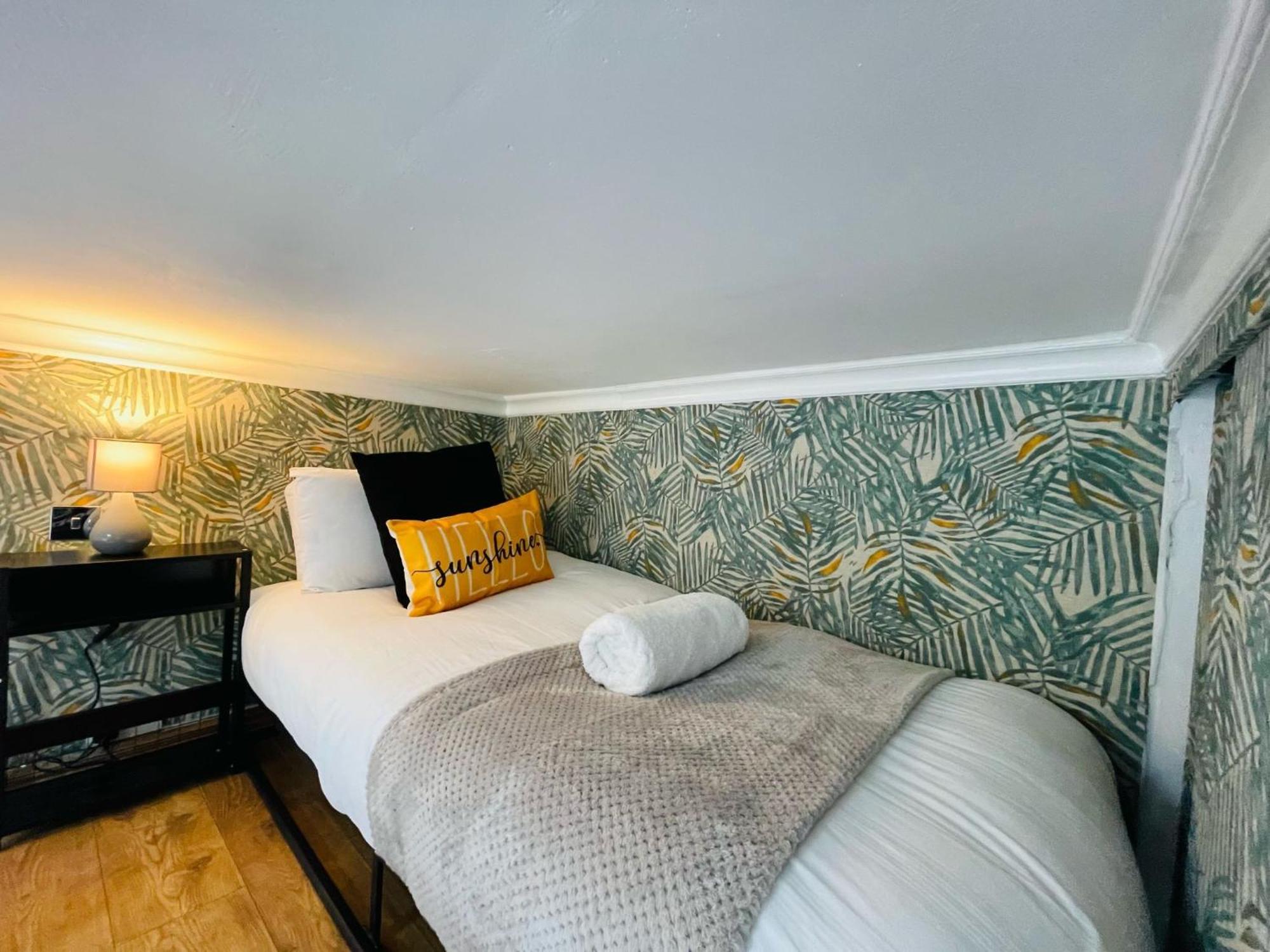 Modern Queenspark Appartement Londres