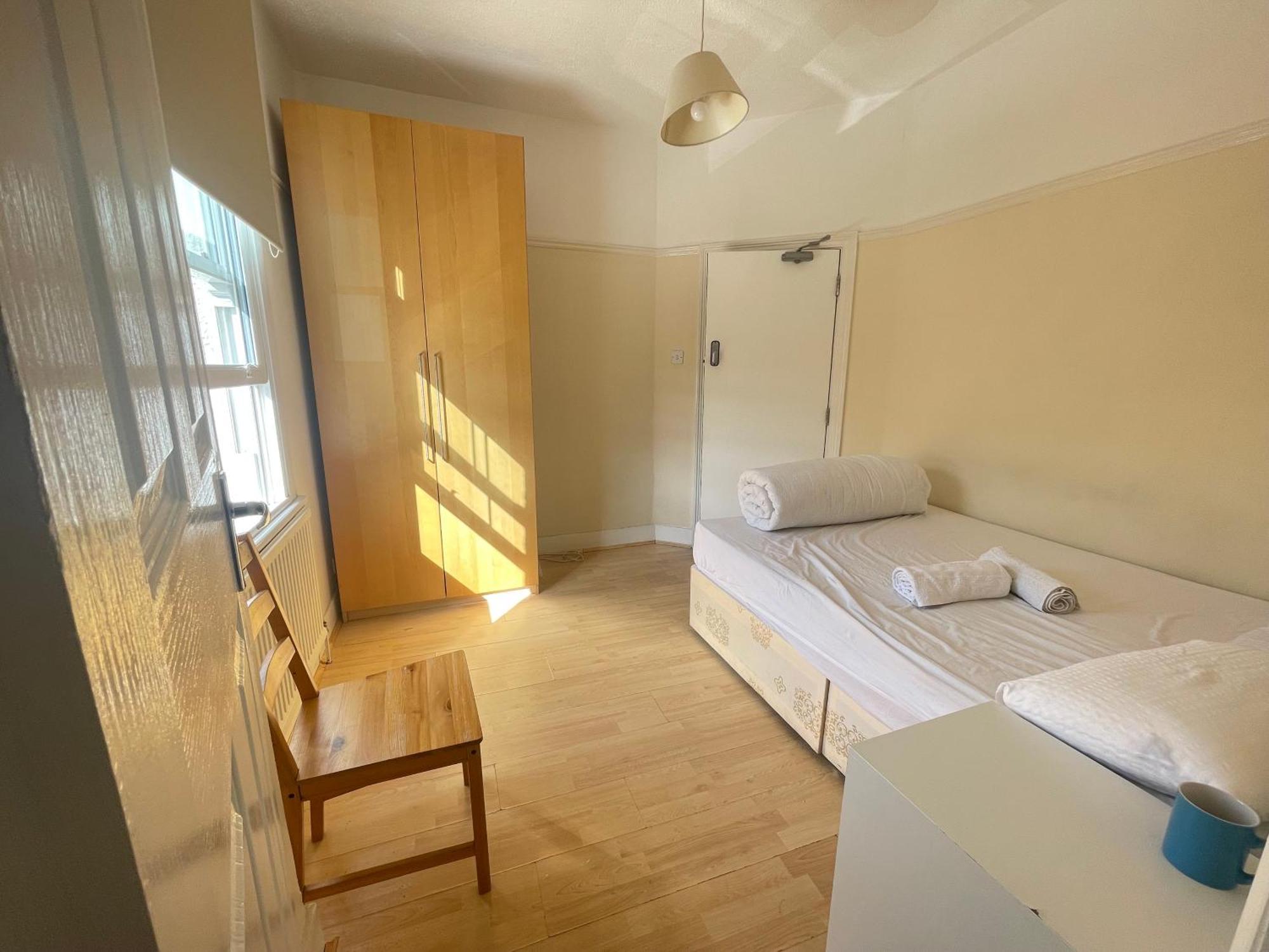 Accommodatie bij particulieren With Private Bathroom And Shared Kitchen *