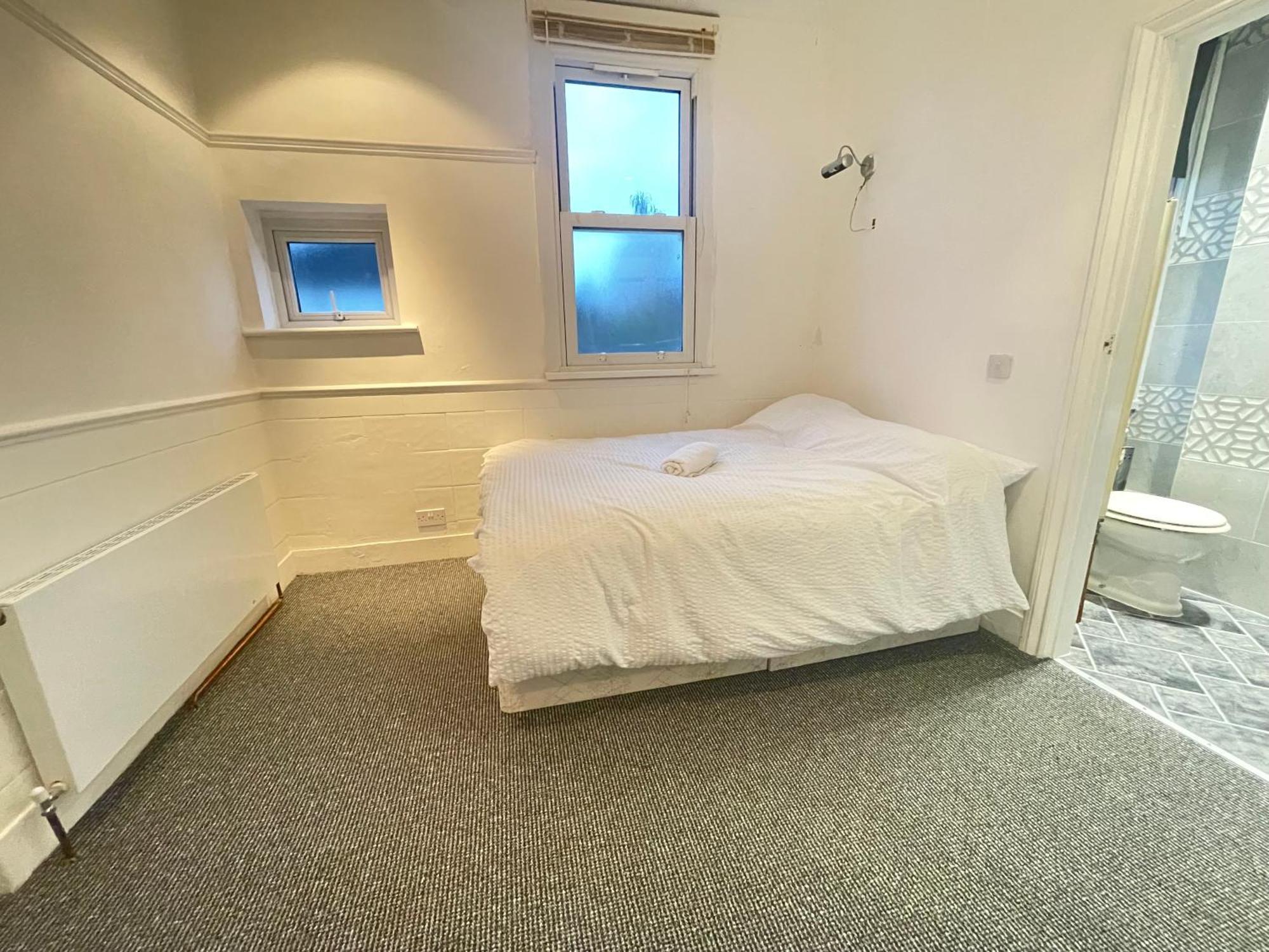 With Private Bathroom And Shared Kitchen Accommodatie bij particulieren Londen