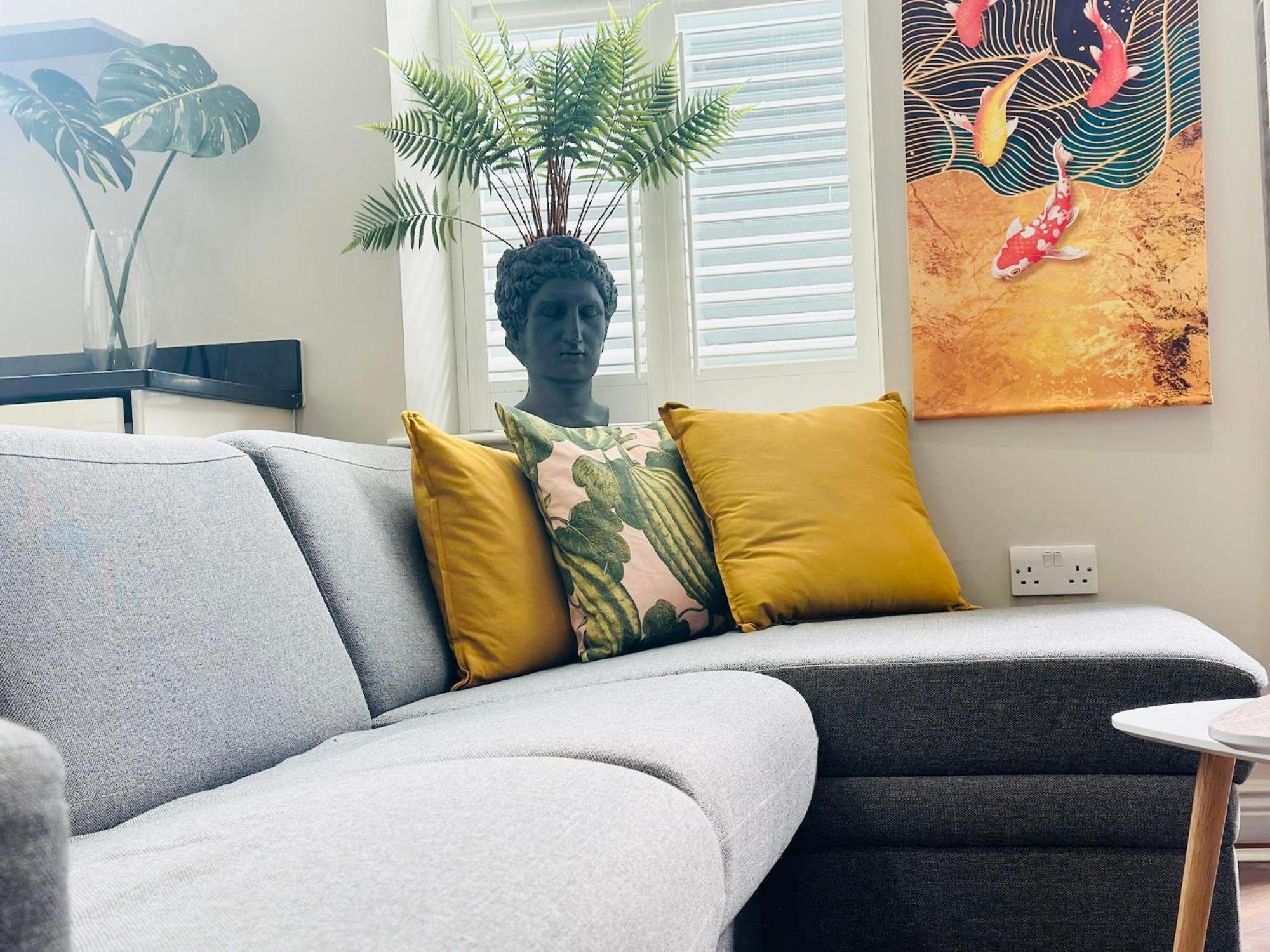 Stylish, Modern In Apartment London