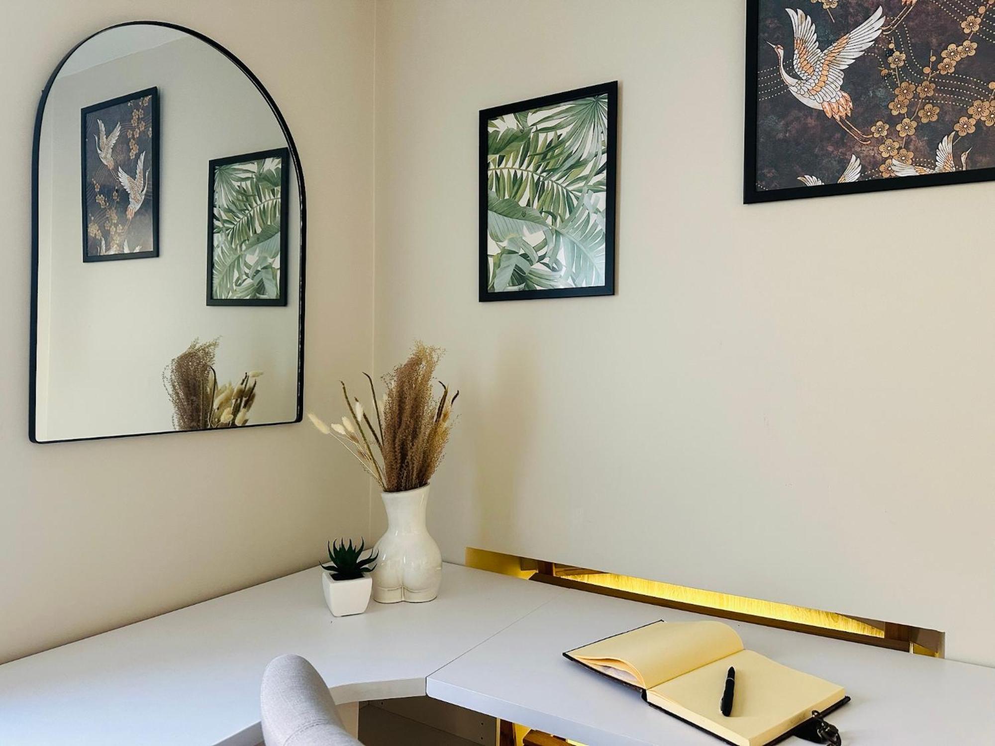 Stylish, Modern In Apartment *