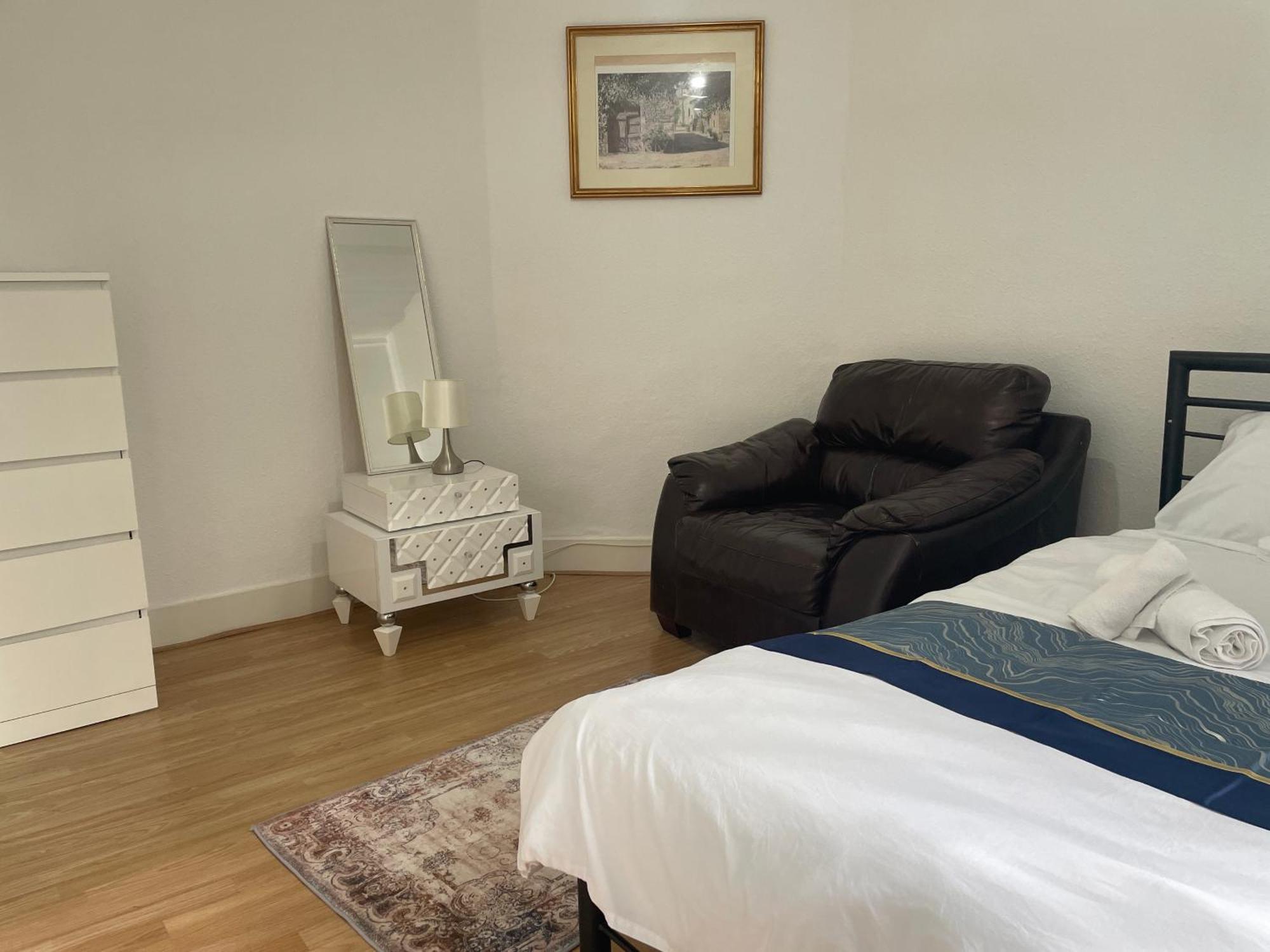 Appartement 5 Bed 5mins From Wembley Stadium Londen