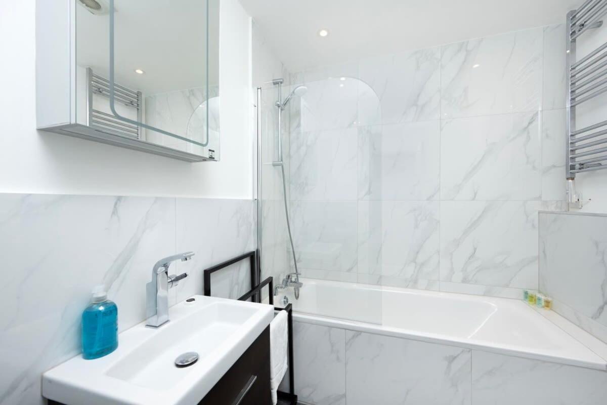 Stylish 3br Flat In The Heart Of Soho Londres