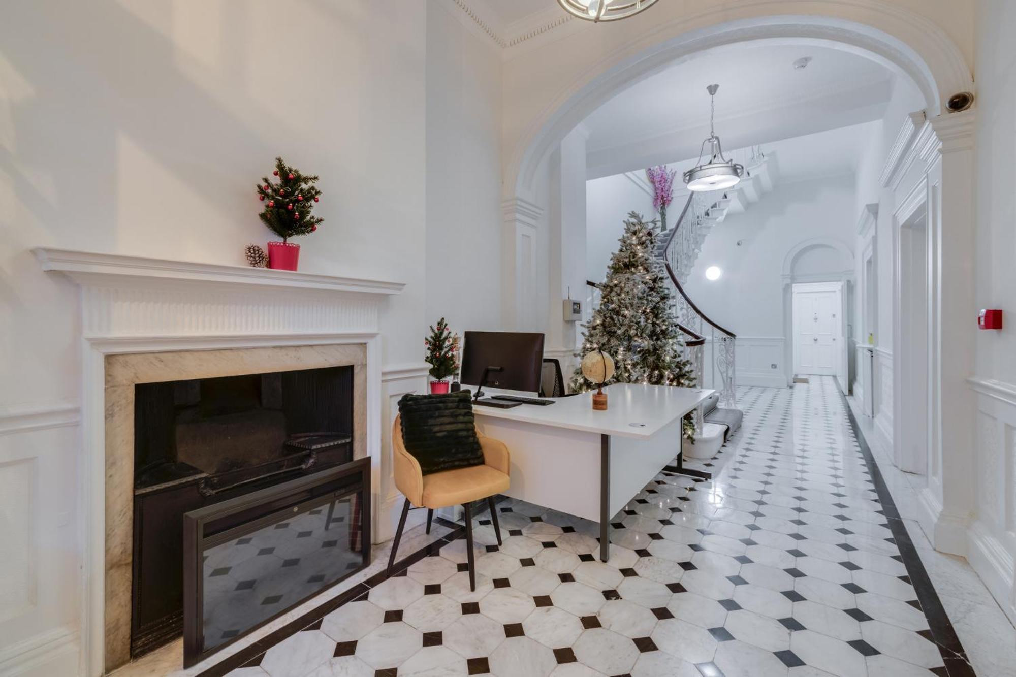Luxury 3 Bedroom Duplex With Pool Table - 4hs Appartement Londres