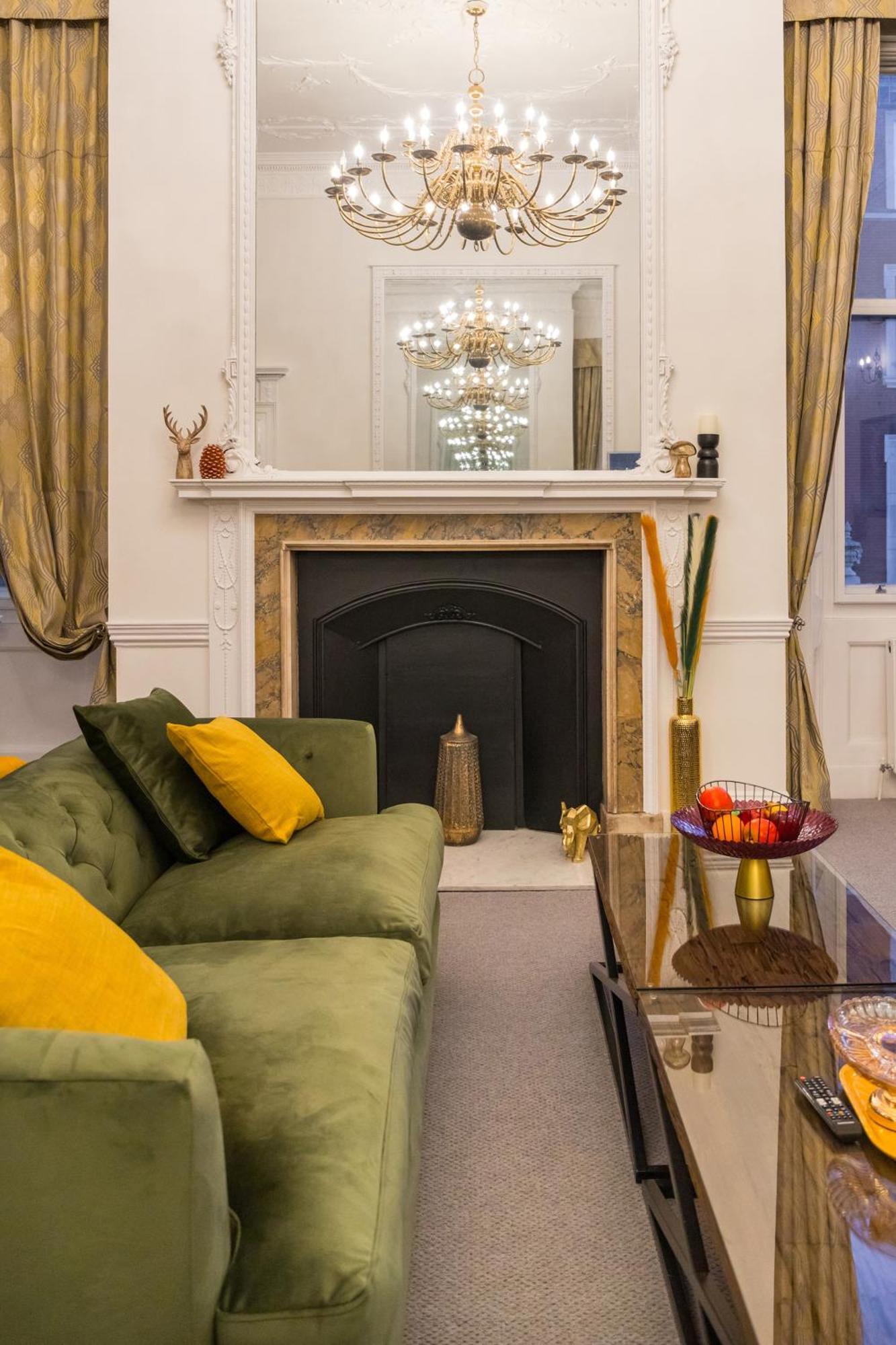 Luxury 3 Bedroom Duplex With Pool Table - 4hs