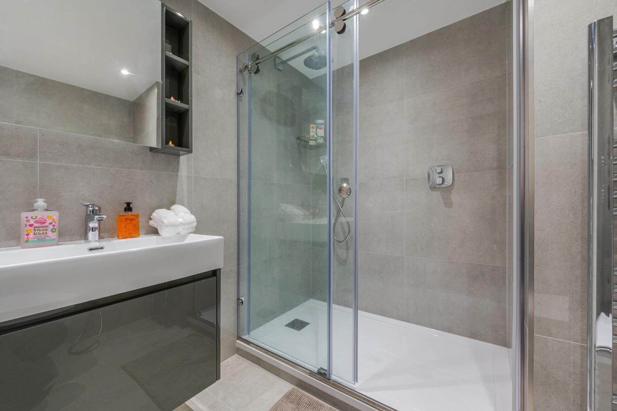 Chic 3 Bedroom 2 Bathroom Luxury Living 7hs Apartamento *