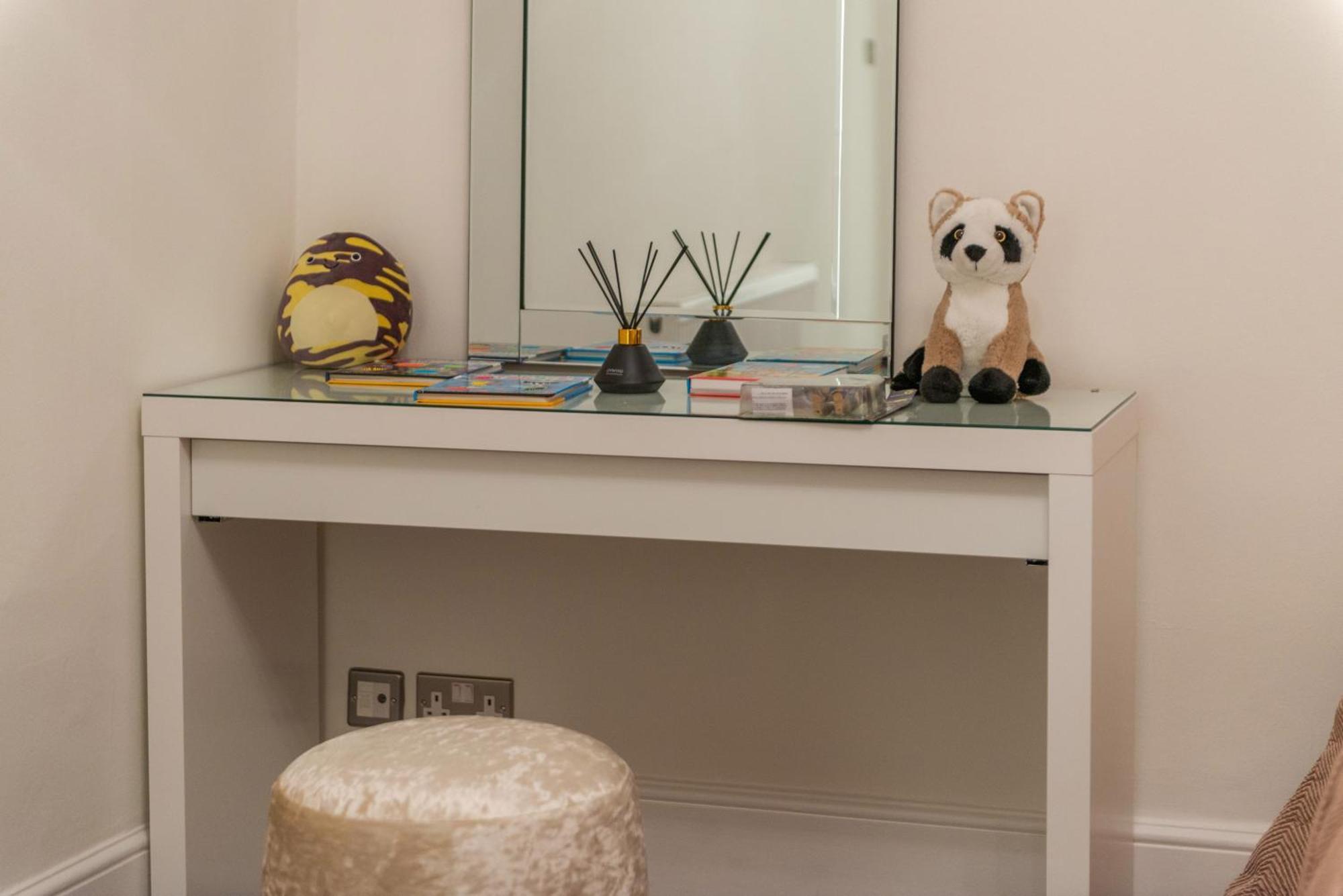 5h Modern Elegance 1-bedroom Living In * London
