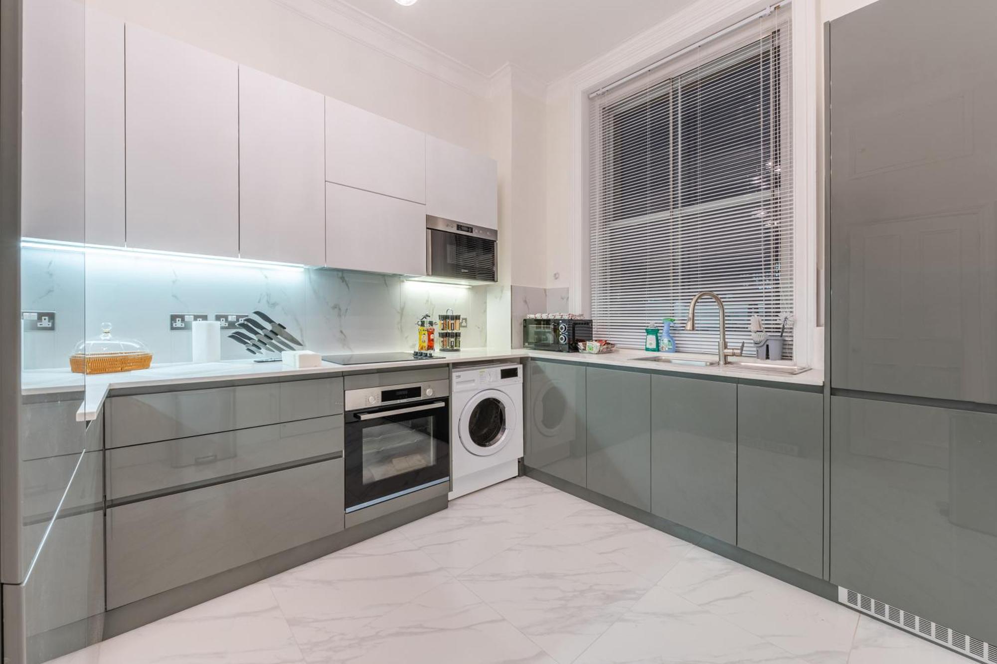 5h Modern Elegance 1-bedroom Living In * London