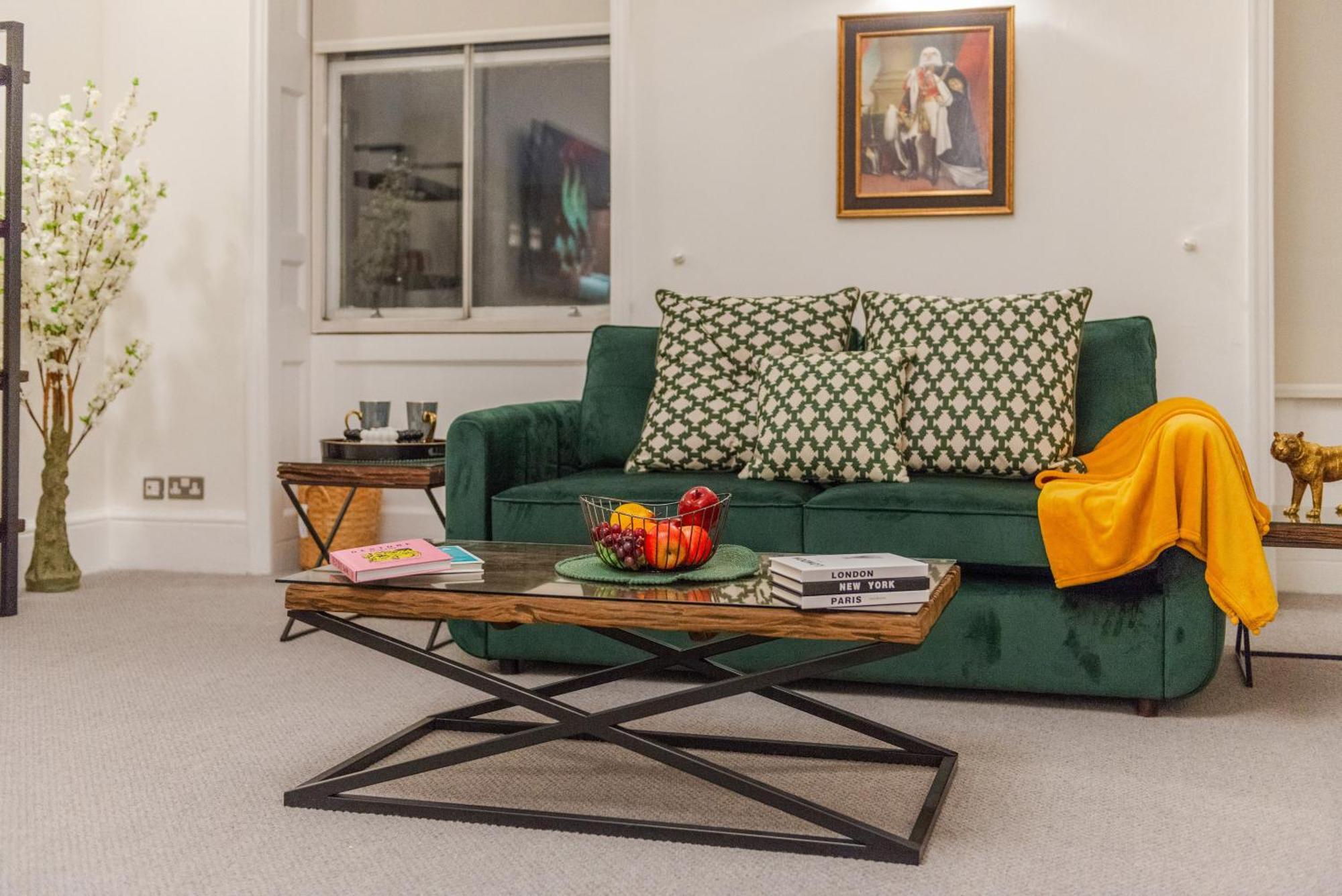 5h Modern Elegance 1-bedroom Living In