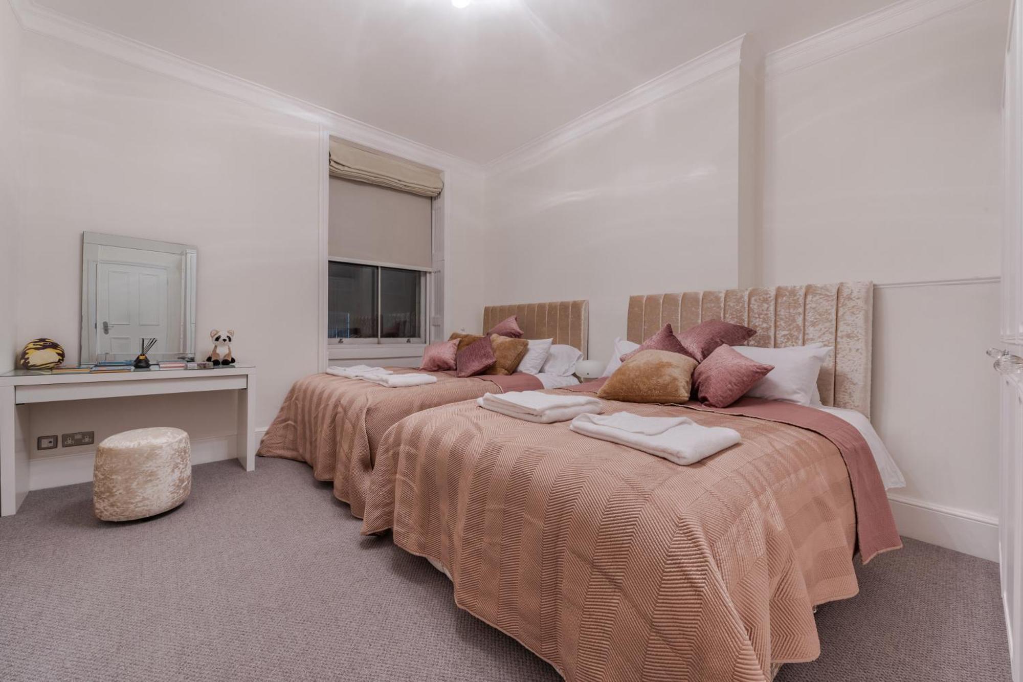 5h Modern Elegance 1-bedroom Living In *