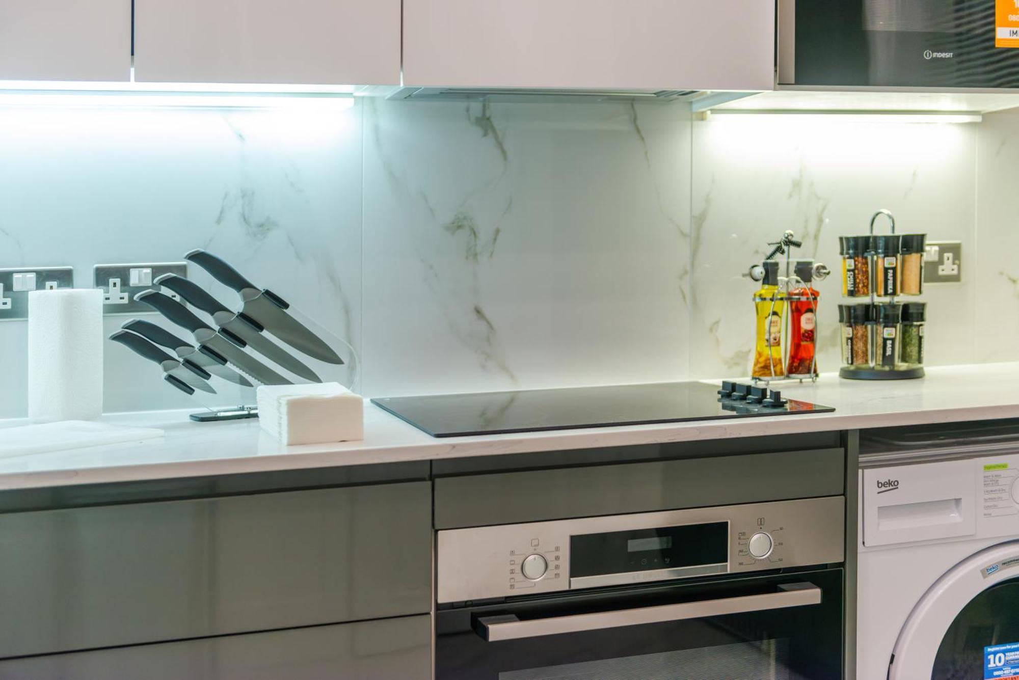 5h Modern Elegance 1-bedroom Living In * London