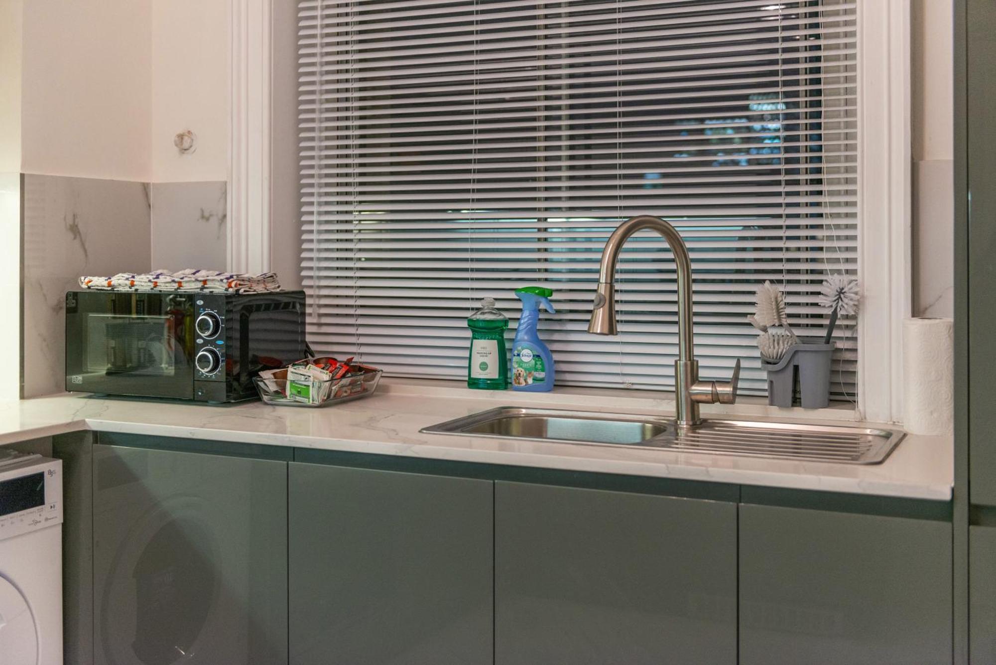 5h Modern Elegance 1-bedroom Living In London