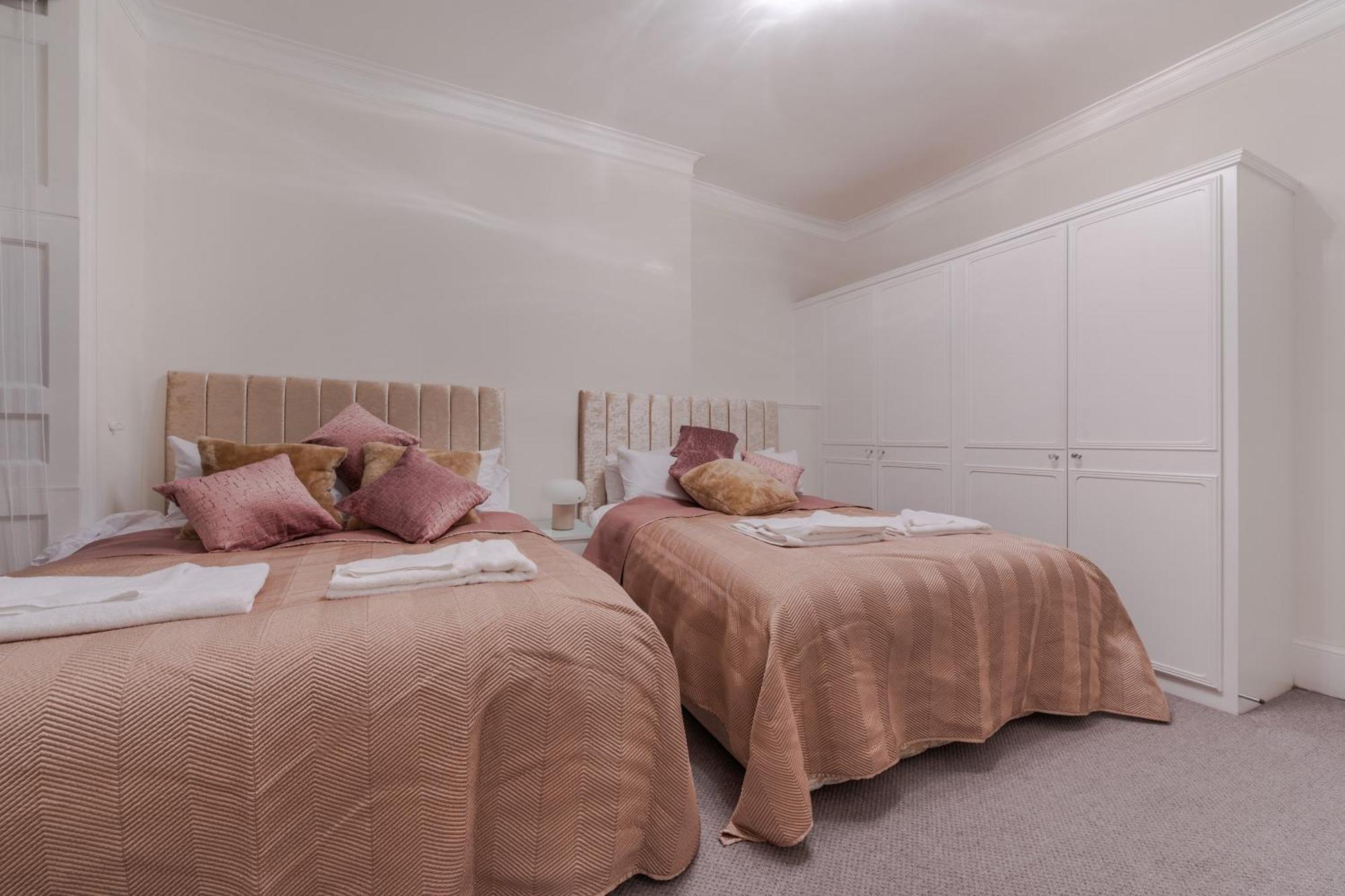 5h Modern Elegance 1-bedroom Living In *