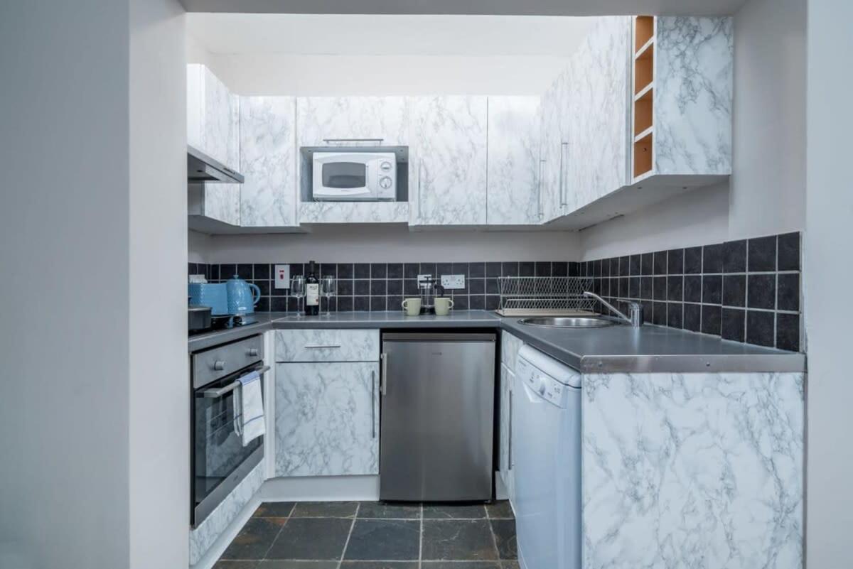 City Of Lovely Two Bedroom Appartement *