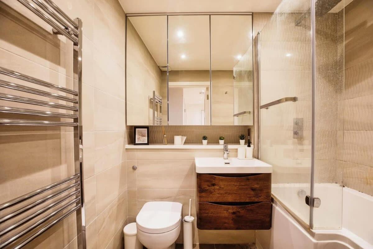 Modern 2br Flat Style And Comfort Combined Appartement Londen