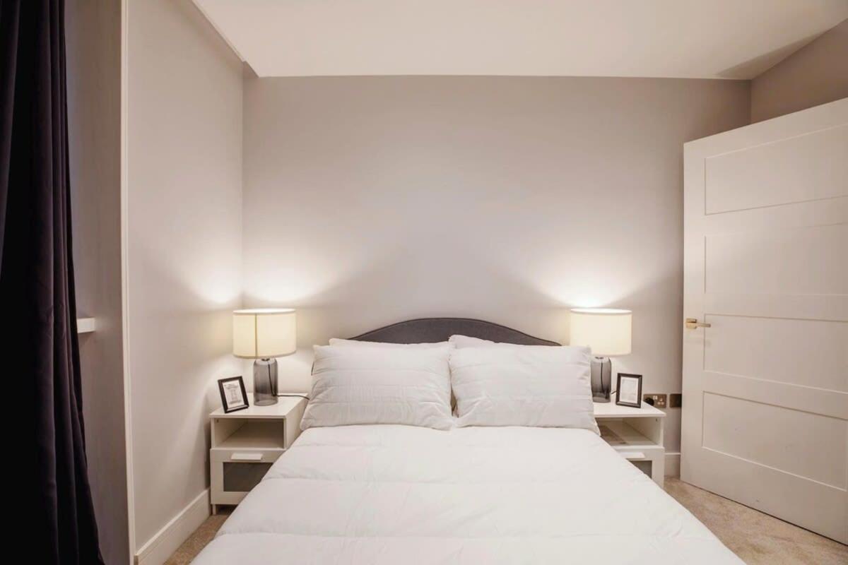 Modern 2br Flat Style And Comfort Combined Londen