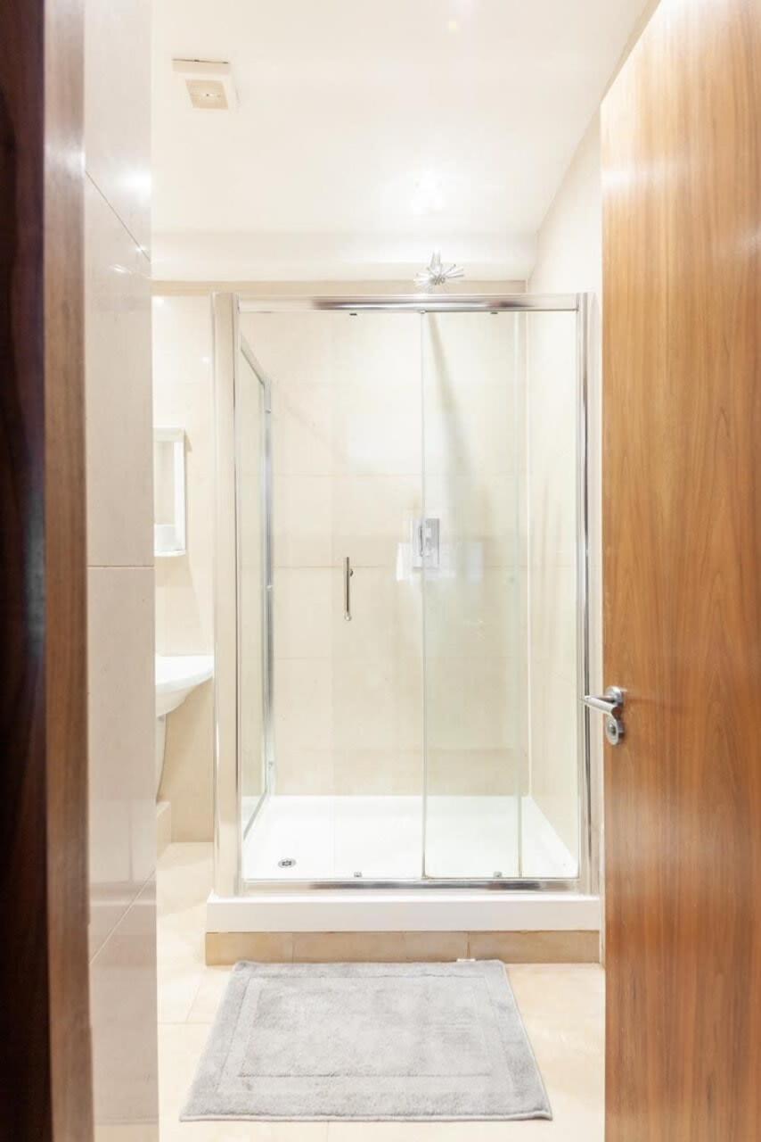 Apartamento Modern And Comfortable Air-conditioned 2br Flat