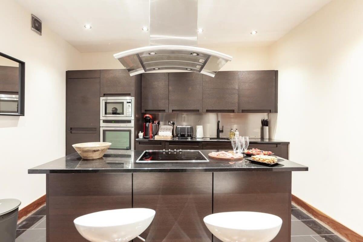 Modern And Comfortable Air-conditioned 2br Flat Apartamento