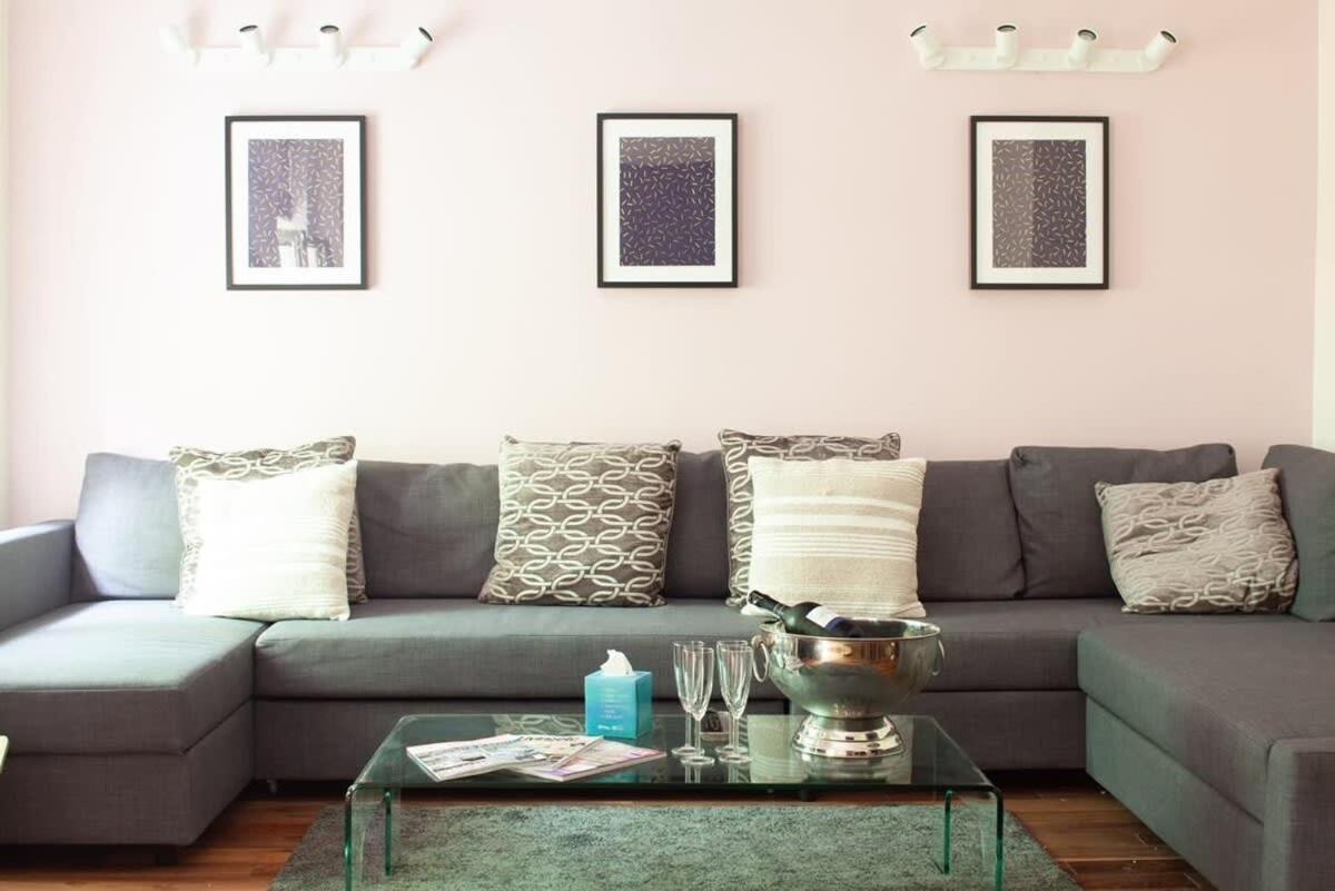 Modern And Comfortable Air-conditioned 2br Flat Apartamento