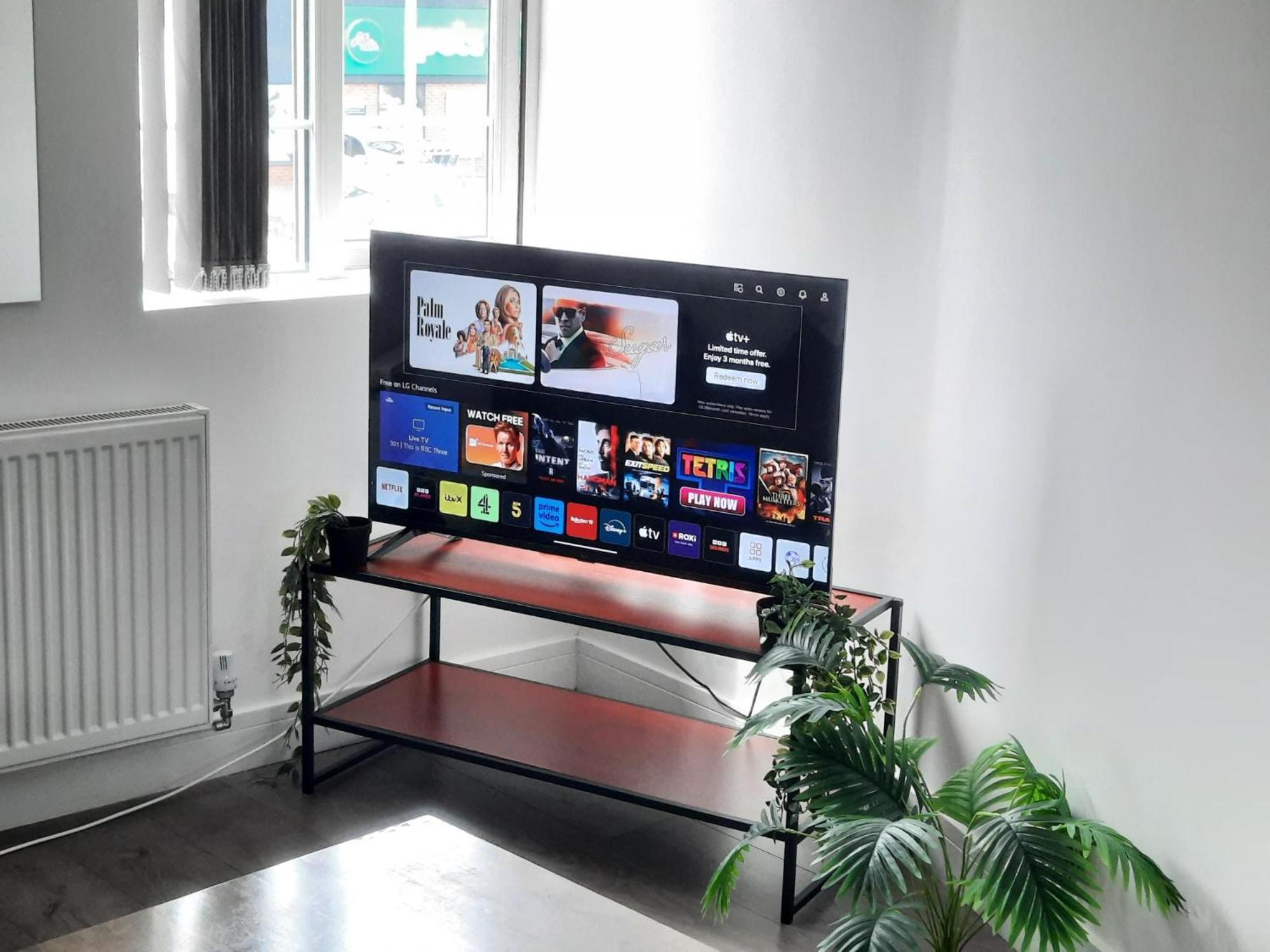 Acton Town Luxe - Spacious Modern Near Westfield & Nature, Pets Welcome! Apartamento Londres