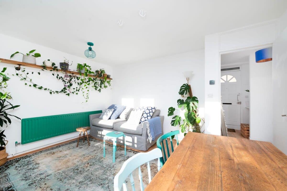 Cozy 1-bedroom Oasis With Balcony In London's Heart Londres