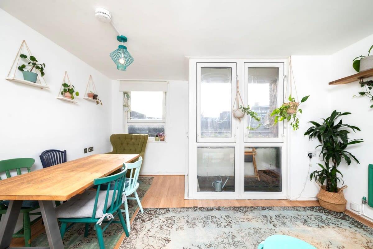 Appartement Cozy 1-bedroom Oasis With Balcony In London's Heart *