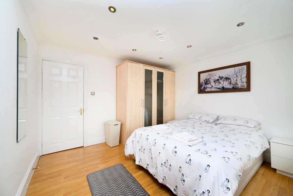 Hébergement de vacances Chic 3br - Eats And Sights Closeby *